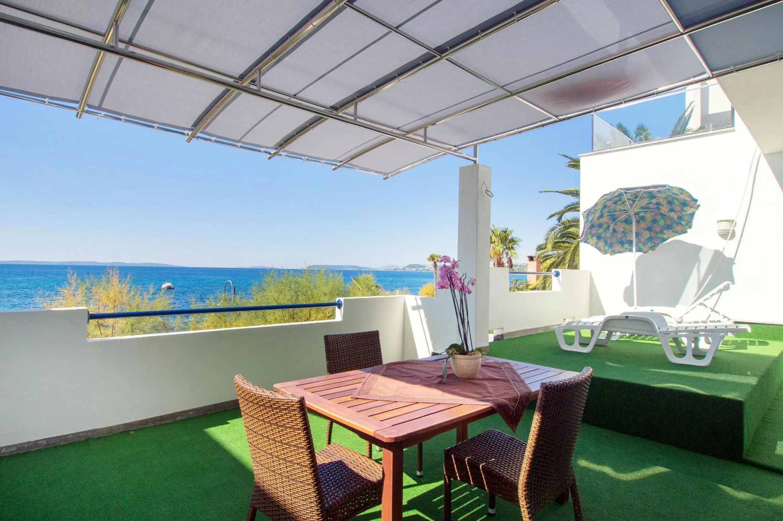 Balcony/Terrace in Beach Guesthouse Mediteran