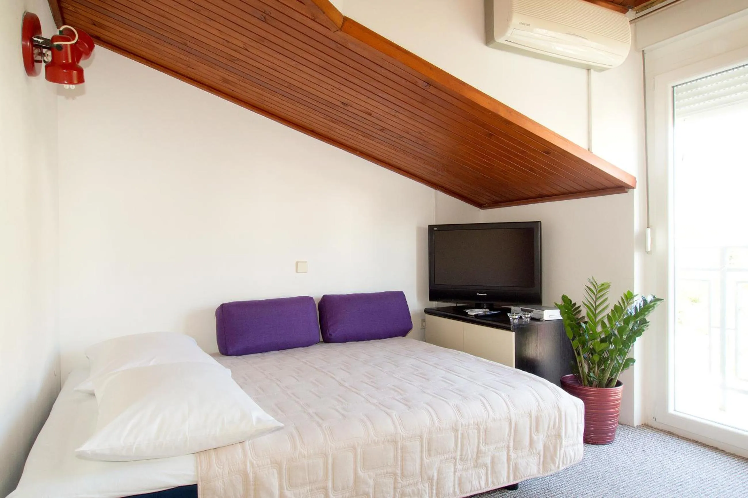 TV and multimedia, Bed in Beach Guesthouse Mediteran