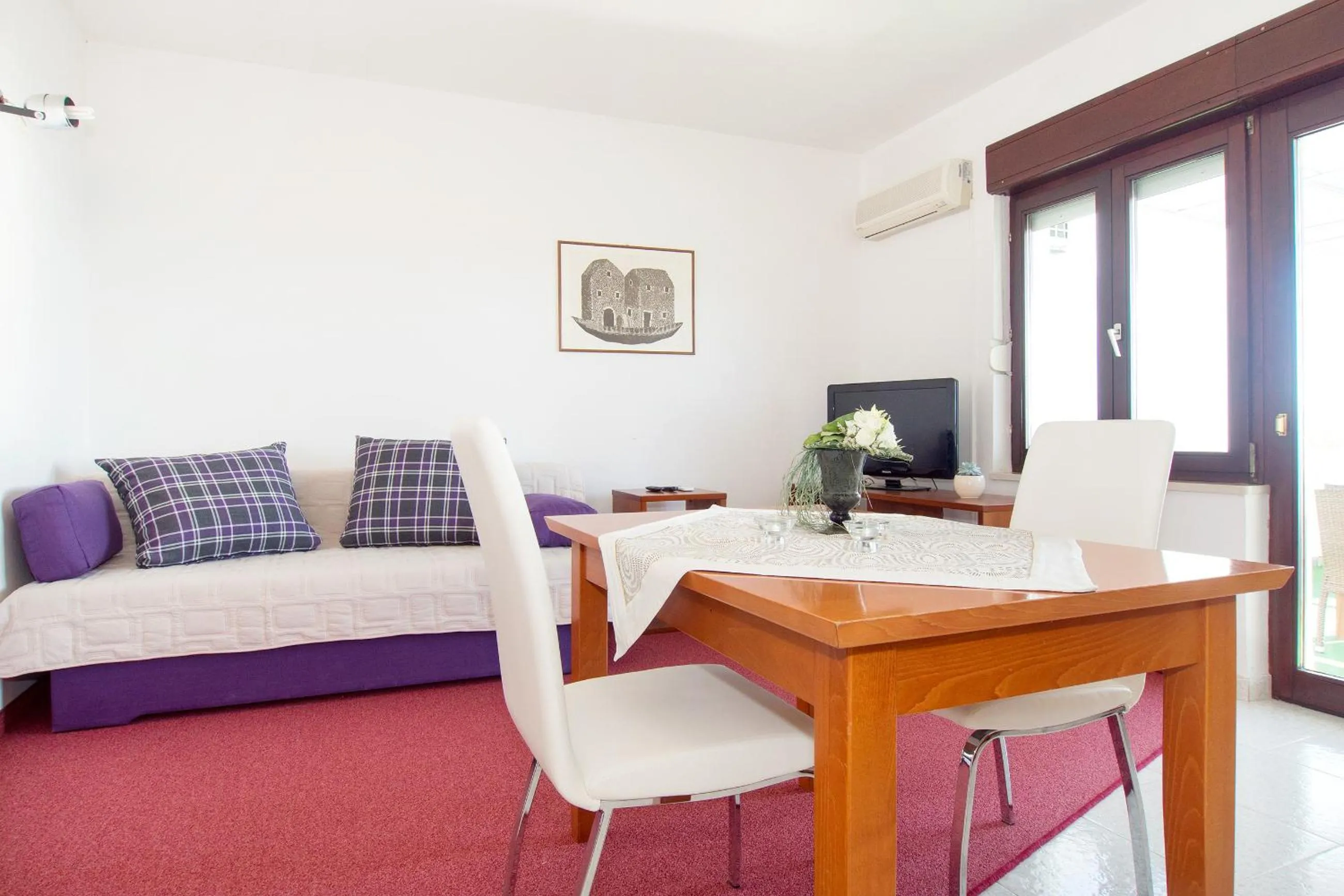 Photo of the whole room in Beach Guesthouse Mediteran