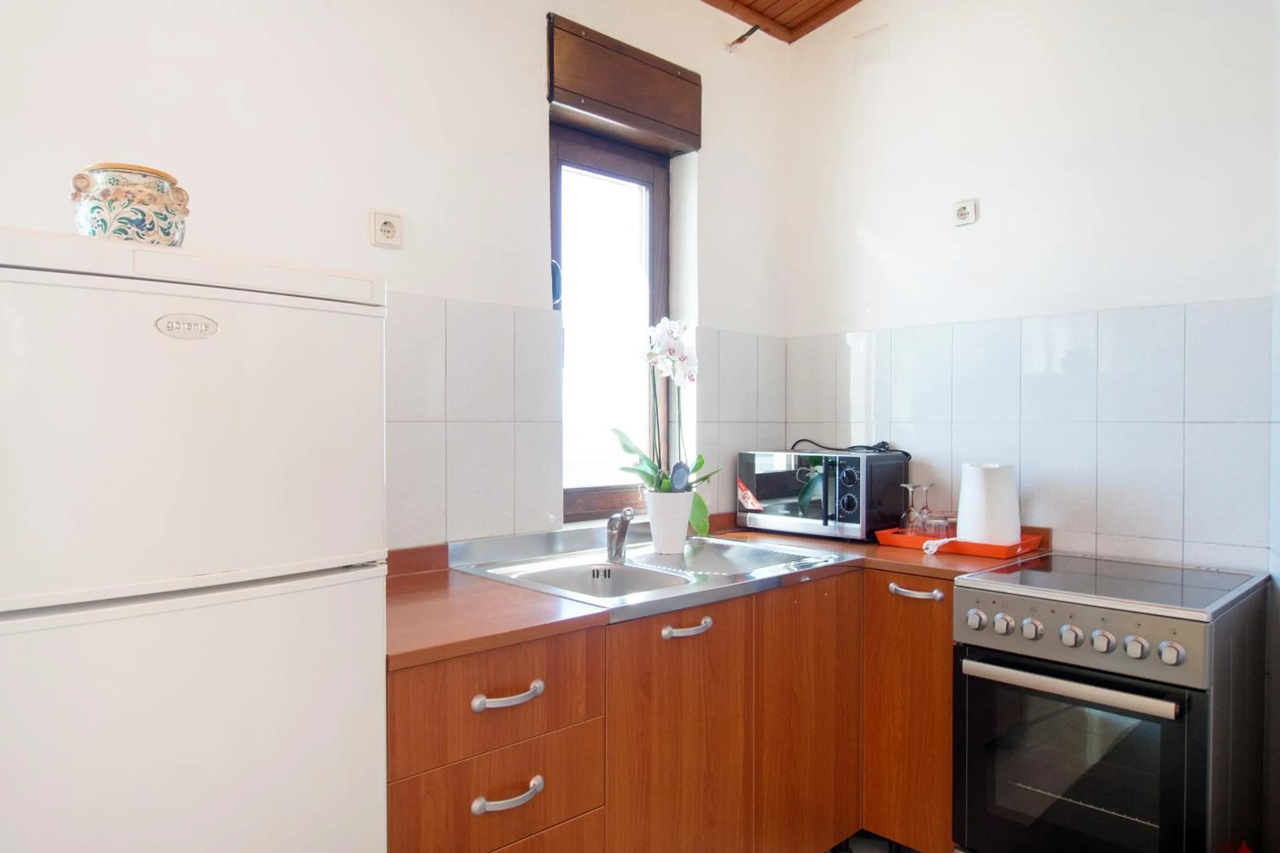 Kitchen or kitchenette in Beach Guesthouse Mediteran