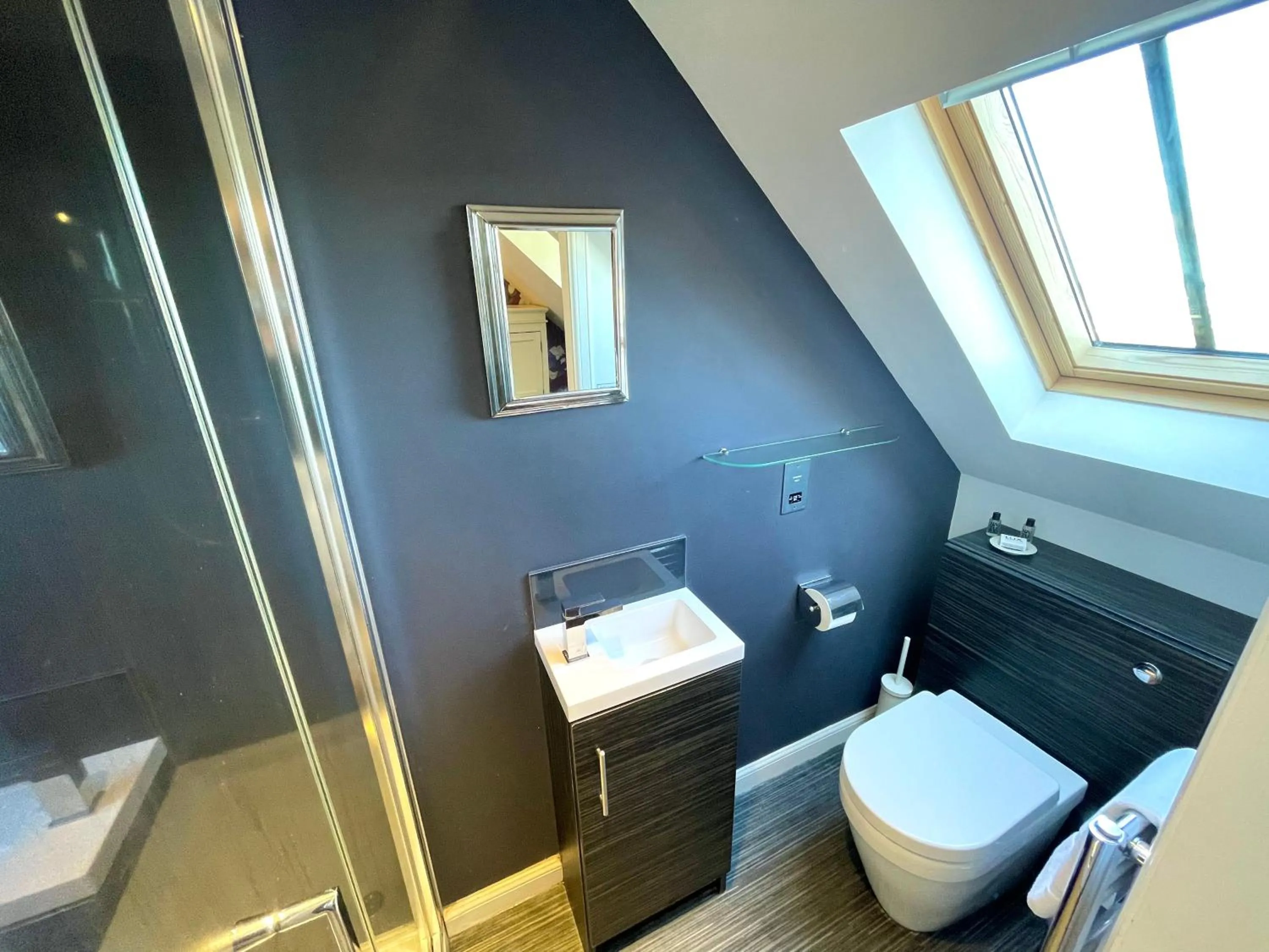 Deluxe Family Room with Sea View in Shorehead Guest House