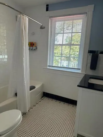 Deluxe Queen Room in The Carriage House Inn Bed and Breakfast