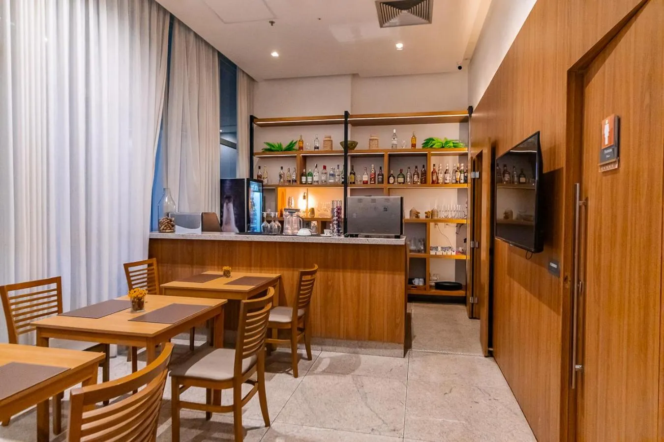 Restaurant/places to eat in OZPED Flats Particulares Edifício Alvorada