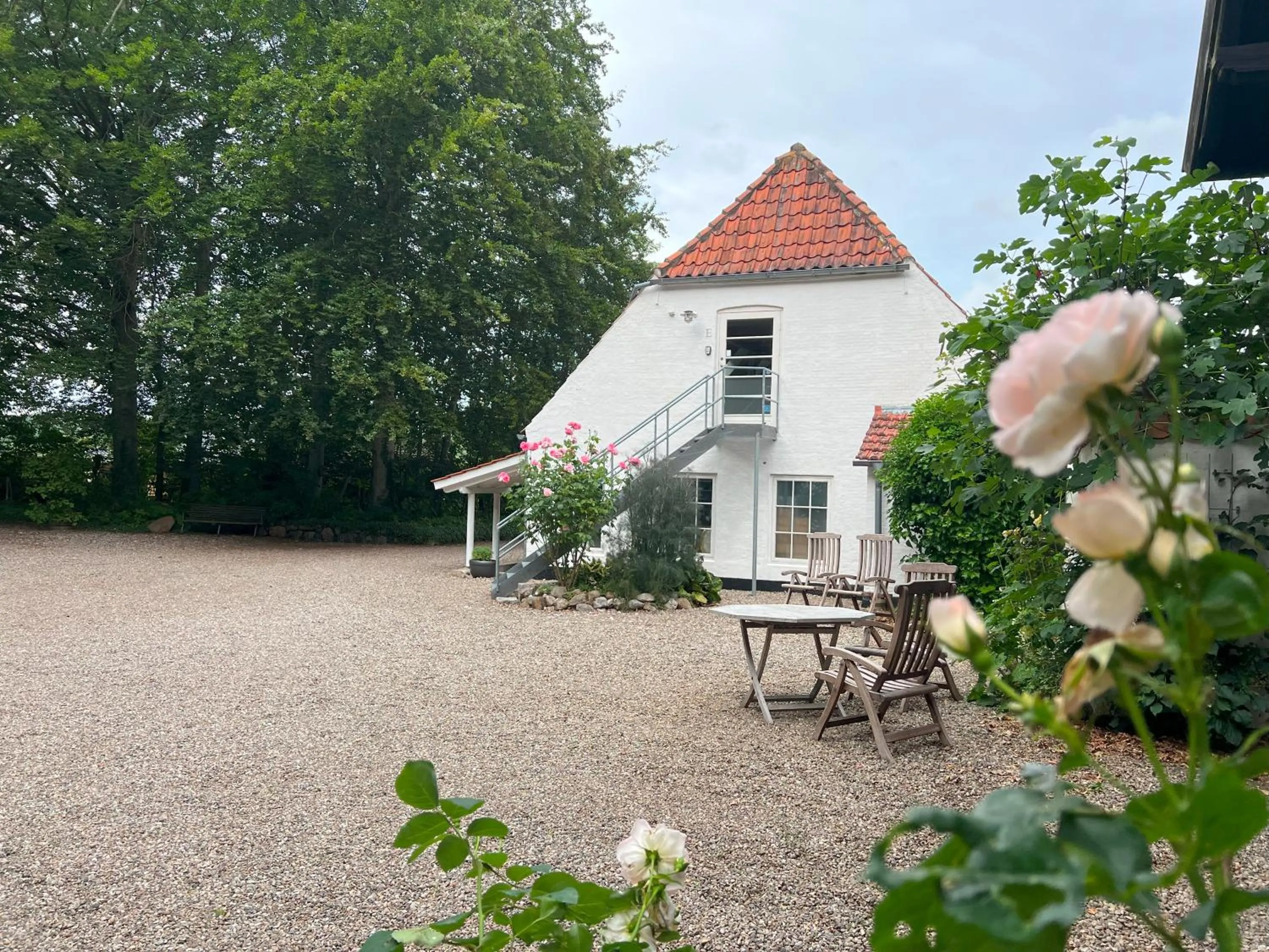 Inner courtyard view in Skovridergaardens Ferielejligheder