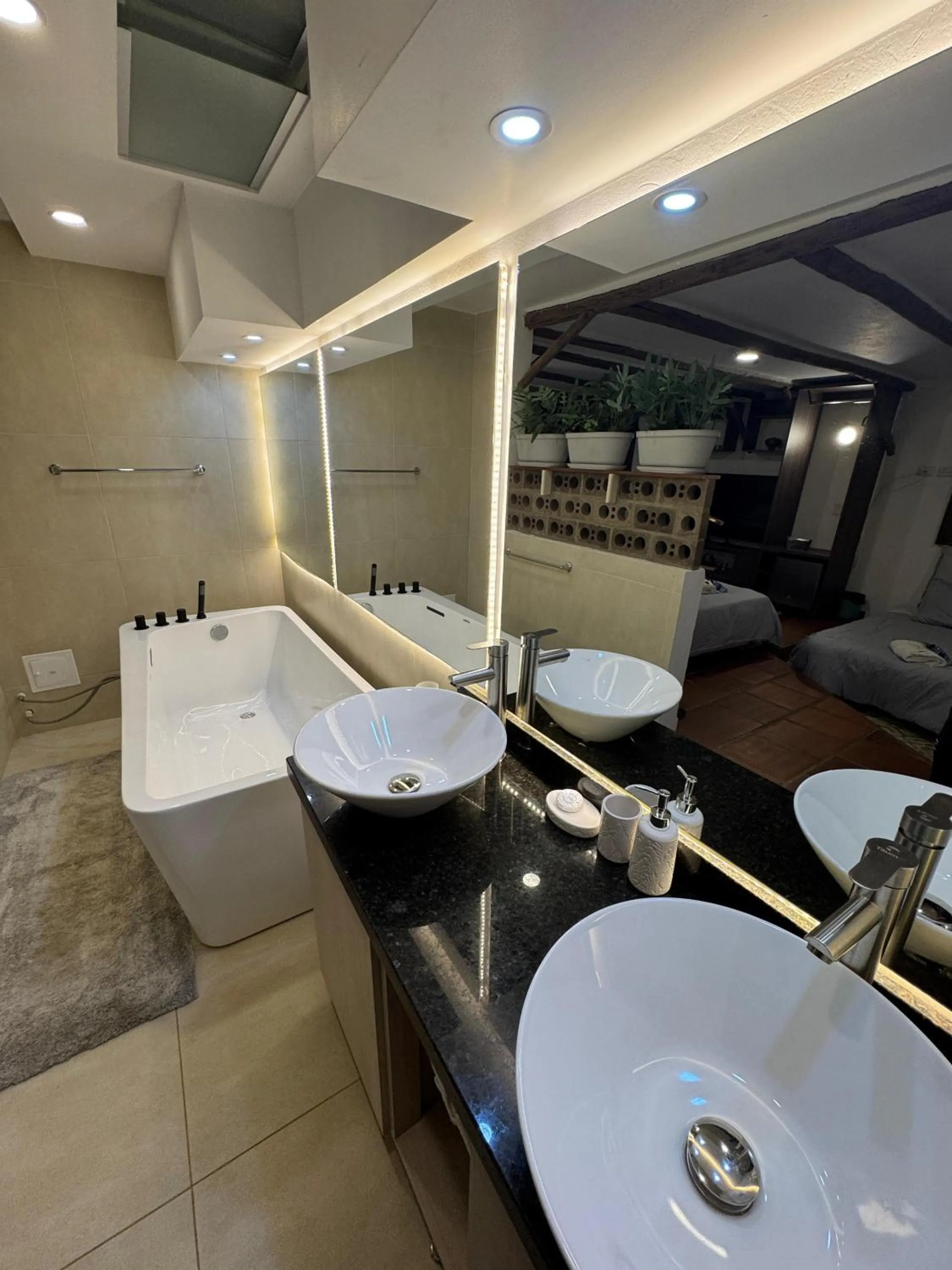 Bath in Blau Hotel&Café