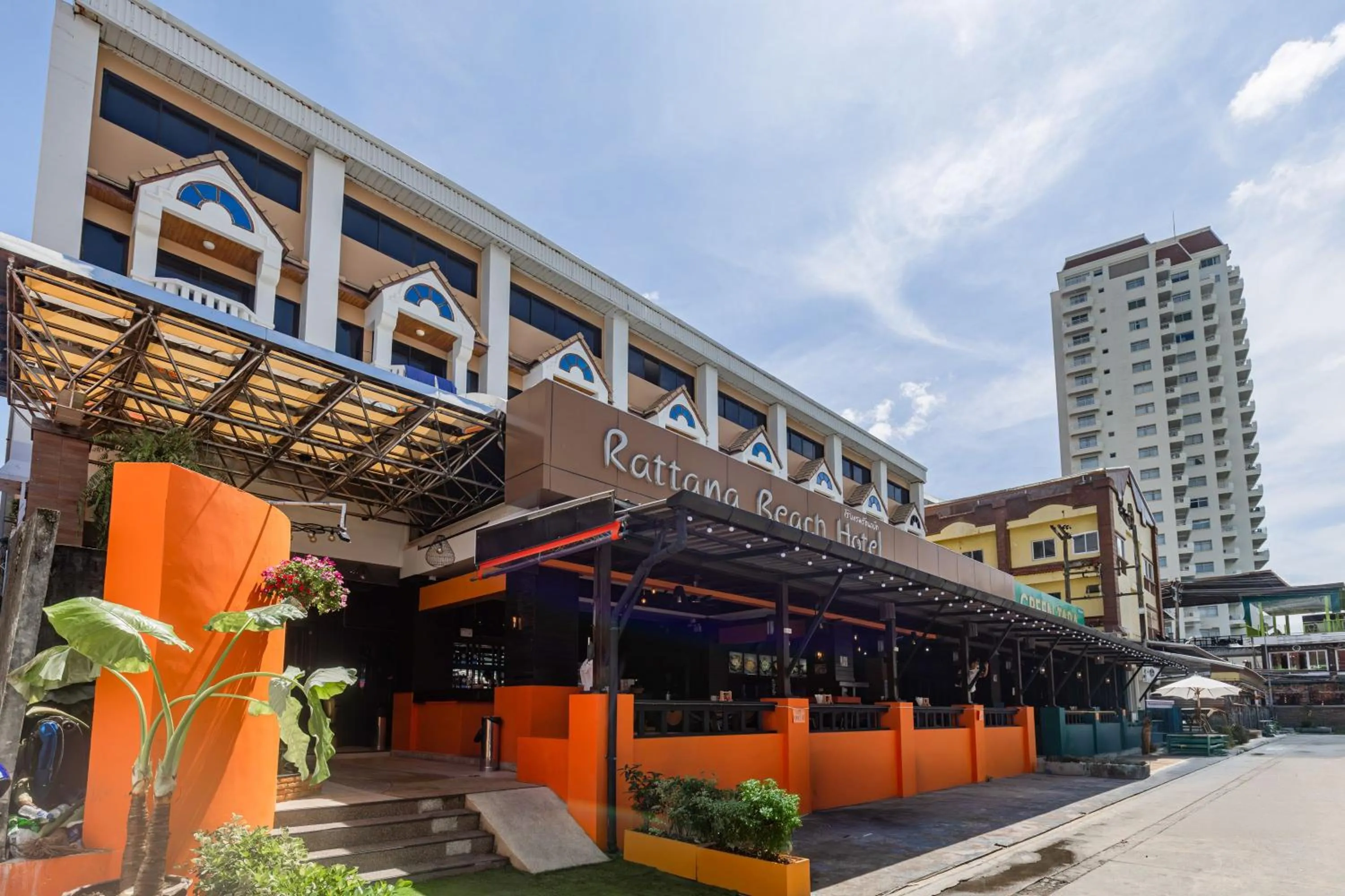 Property building in Rattana Karon Beach Hotel