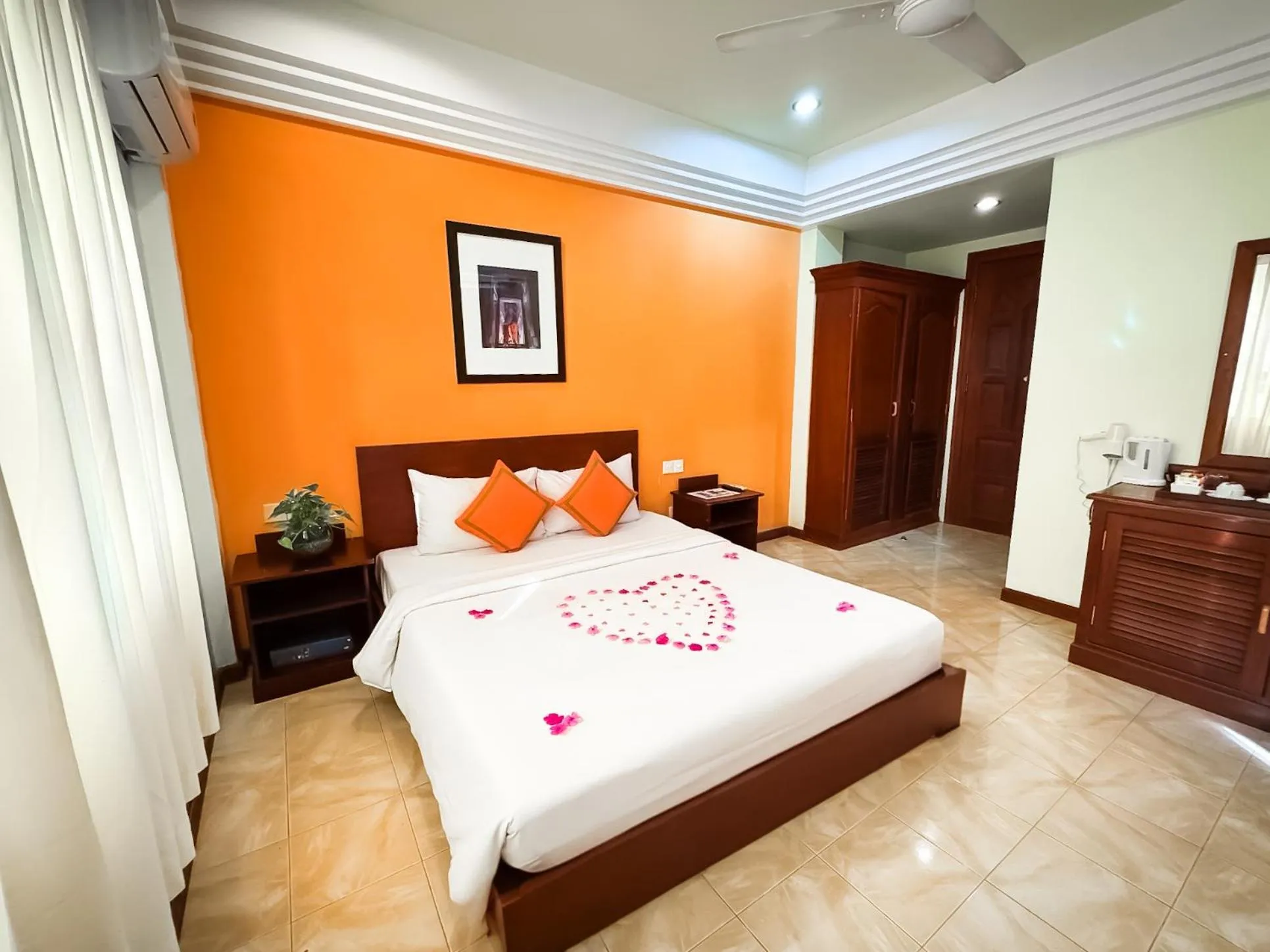 Bedroom, Bed in VPlus Hotel