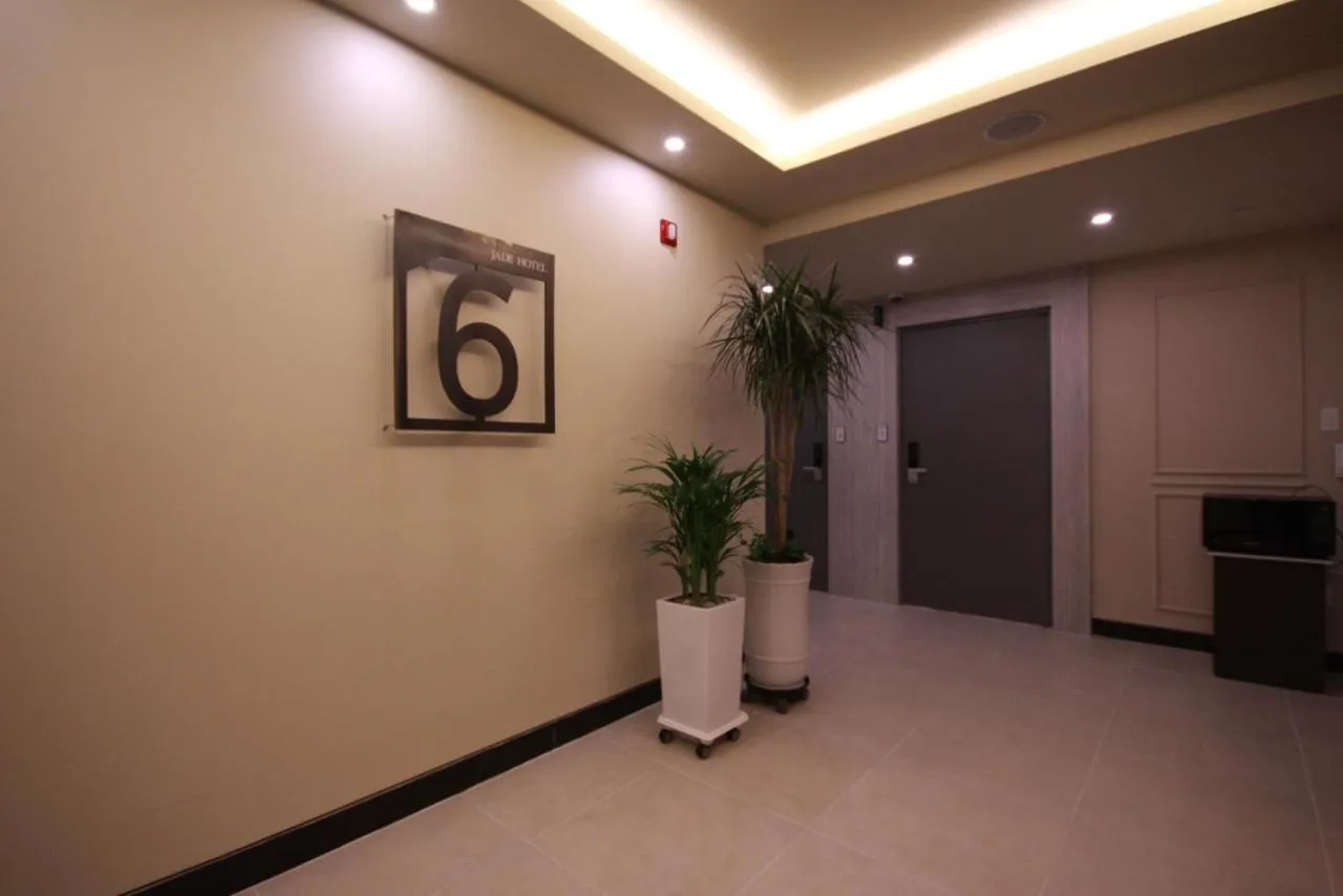 Area and facilities in Jade hotel