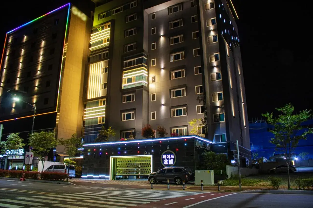 Property building in Jade hotel Property building in Jade hotel