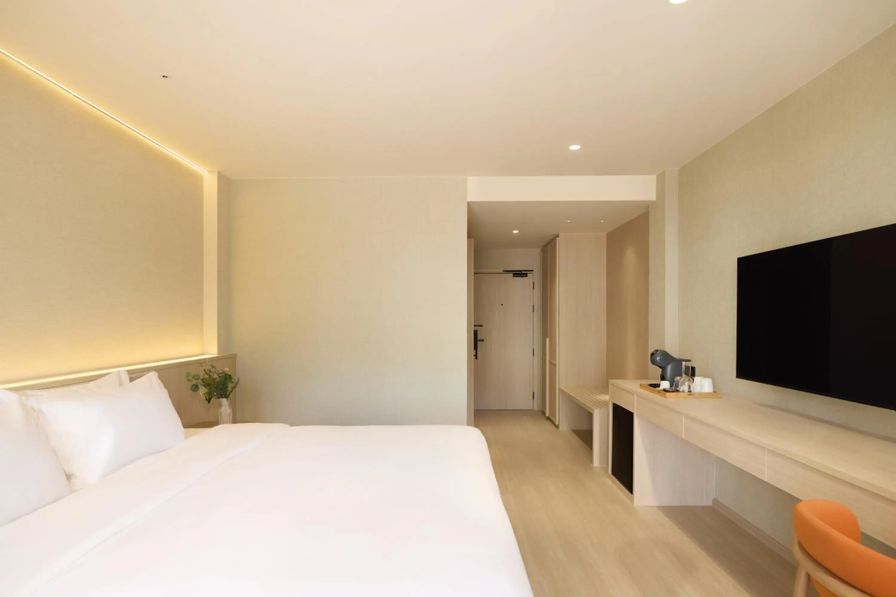 Deluxe King Room with Pool View in Marni Pattaya Deluxe King Room with Pool View in Marni Pattaya