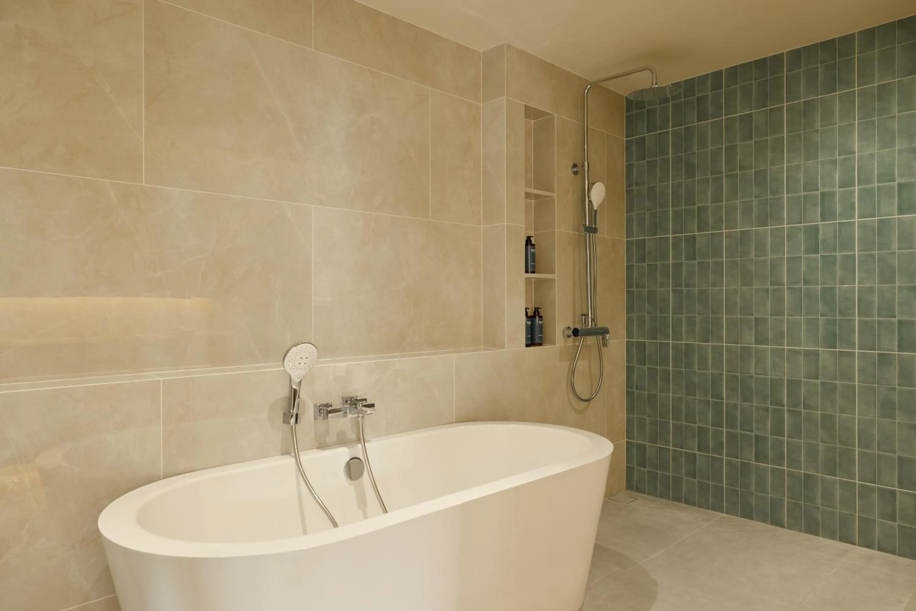 Shower in Marni Pattaya