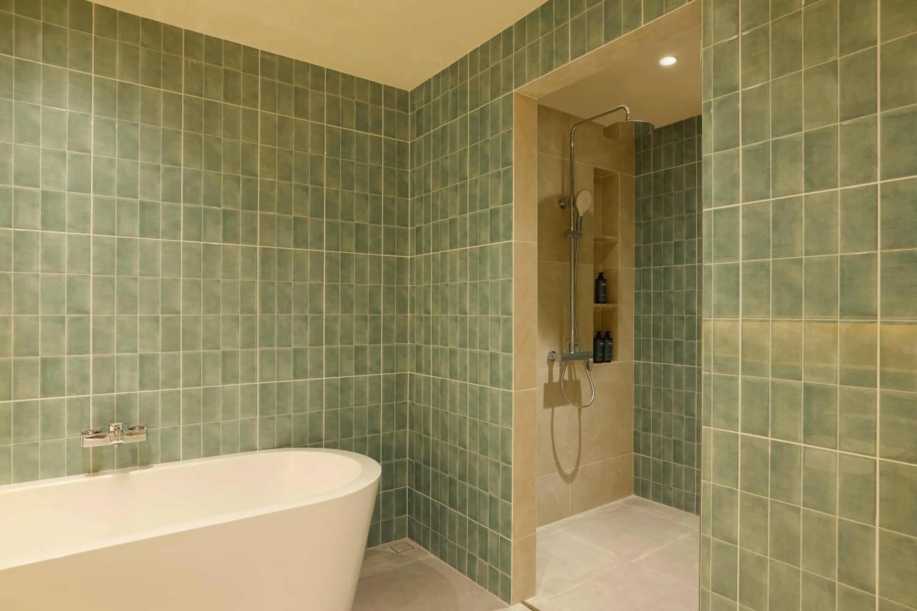 Shower in Marni Pattaya