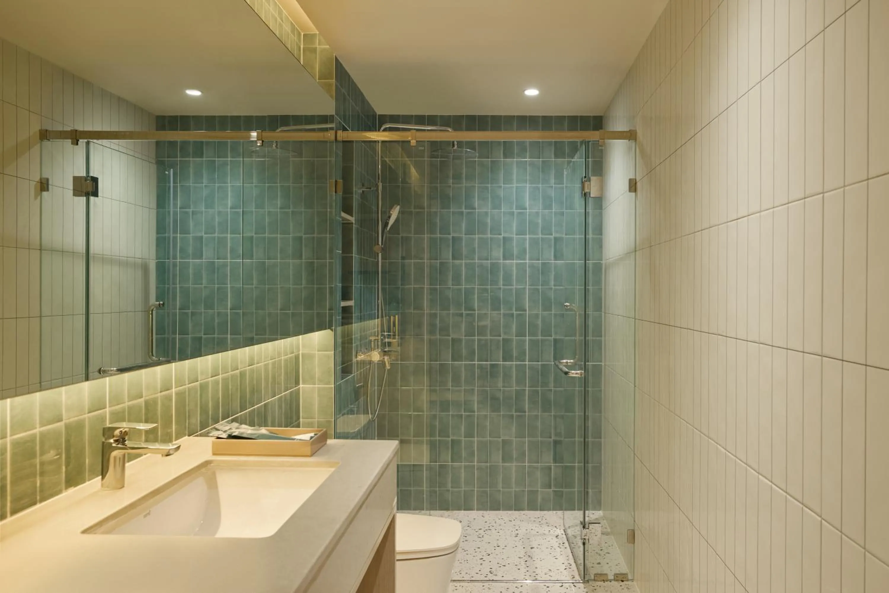 Shower in Marni Pattaya