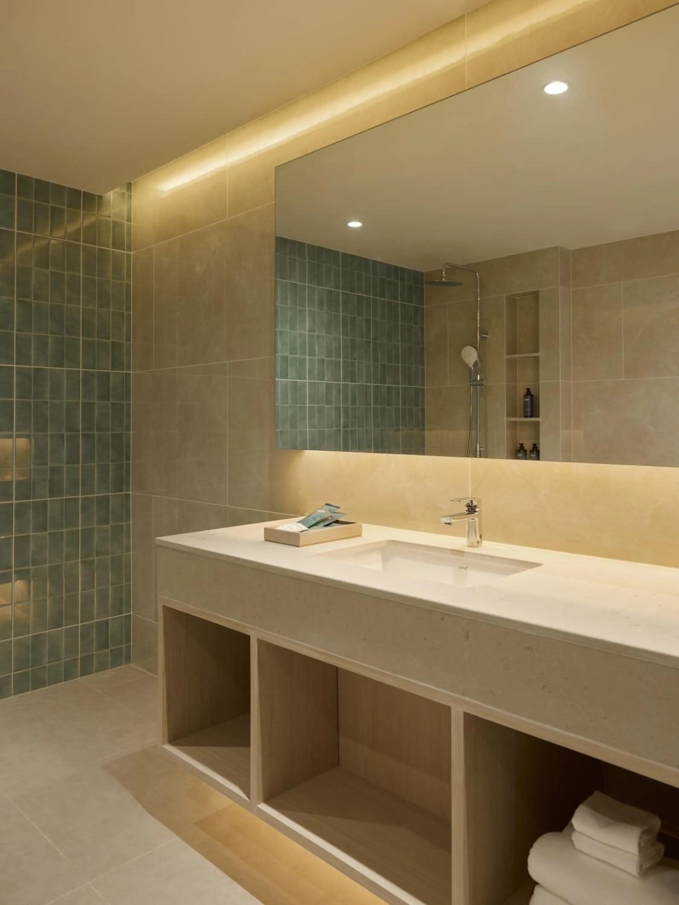 Shower in Marni Pattaya