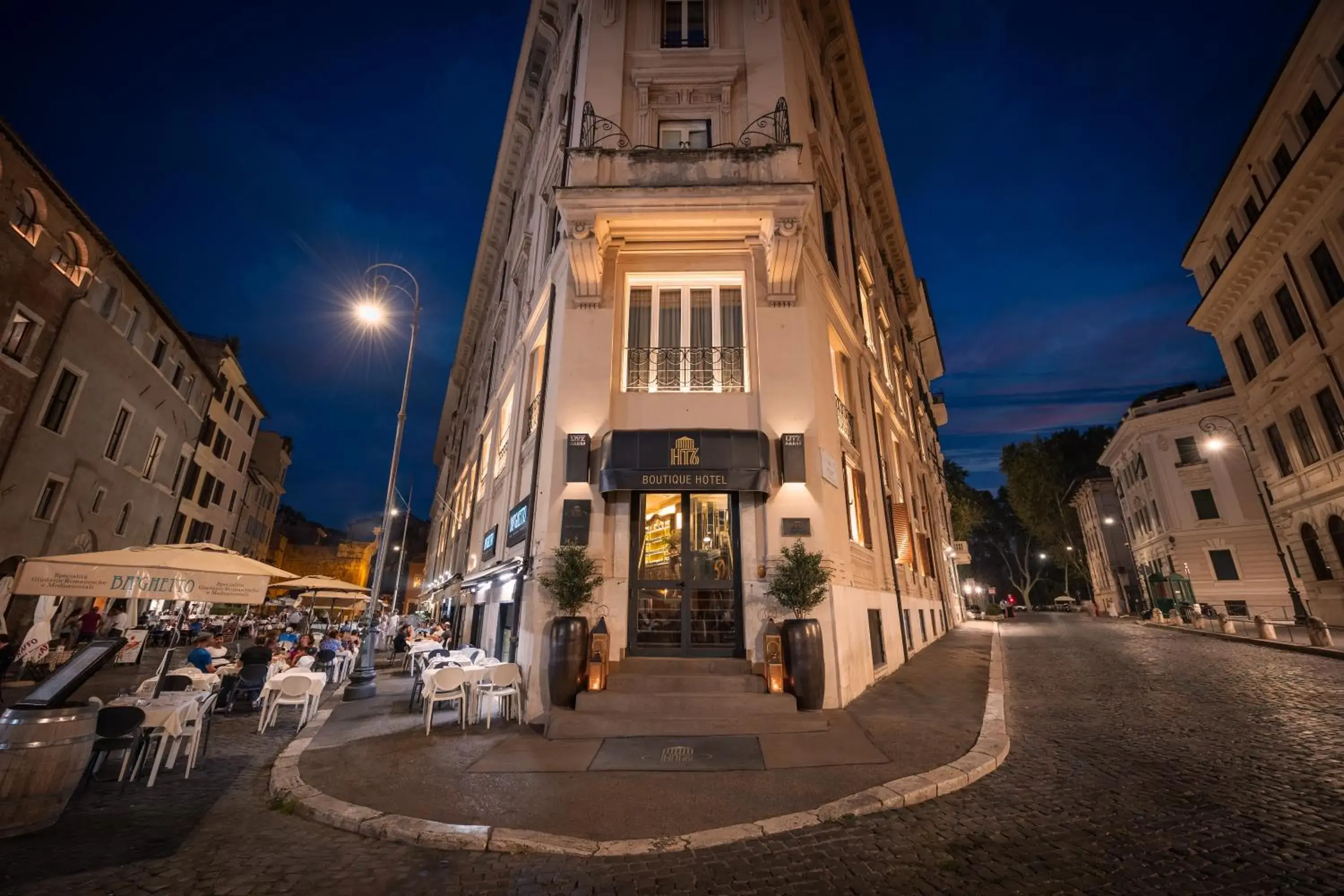 Property building in HT6 Hotel Roma Property building in HT6 Hotel Roma