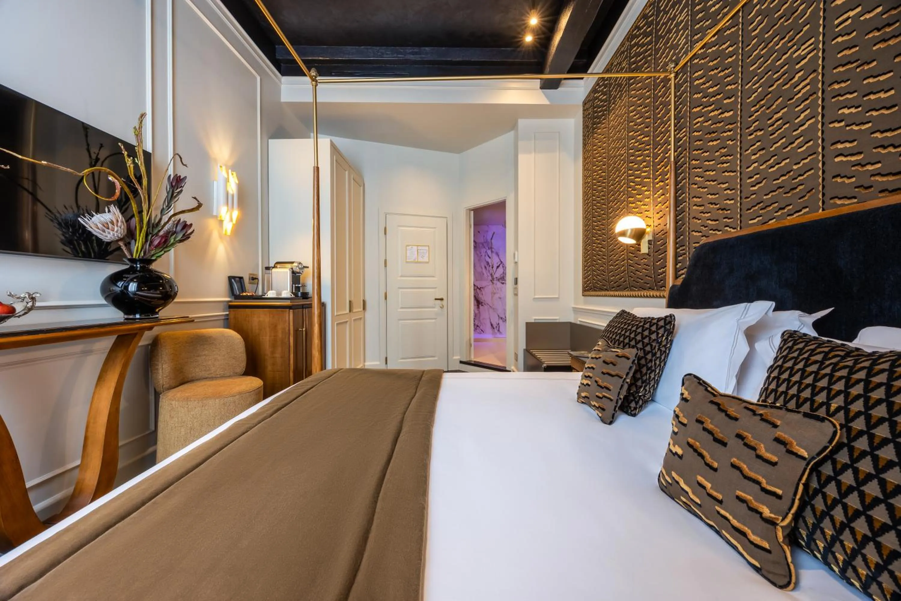 Bed in HT6 Hotel Roma