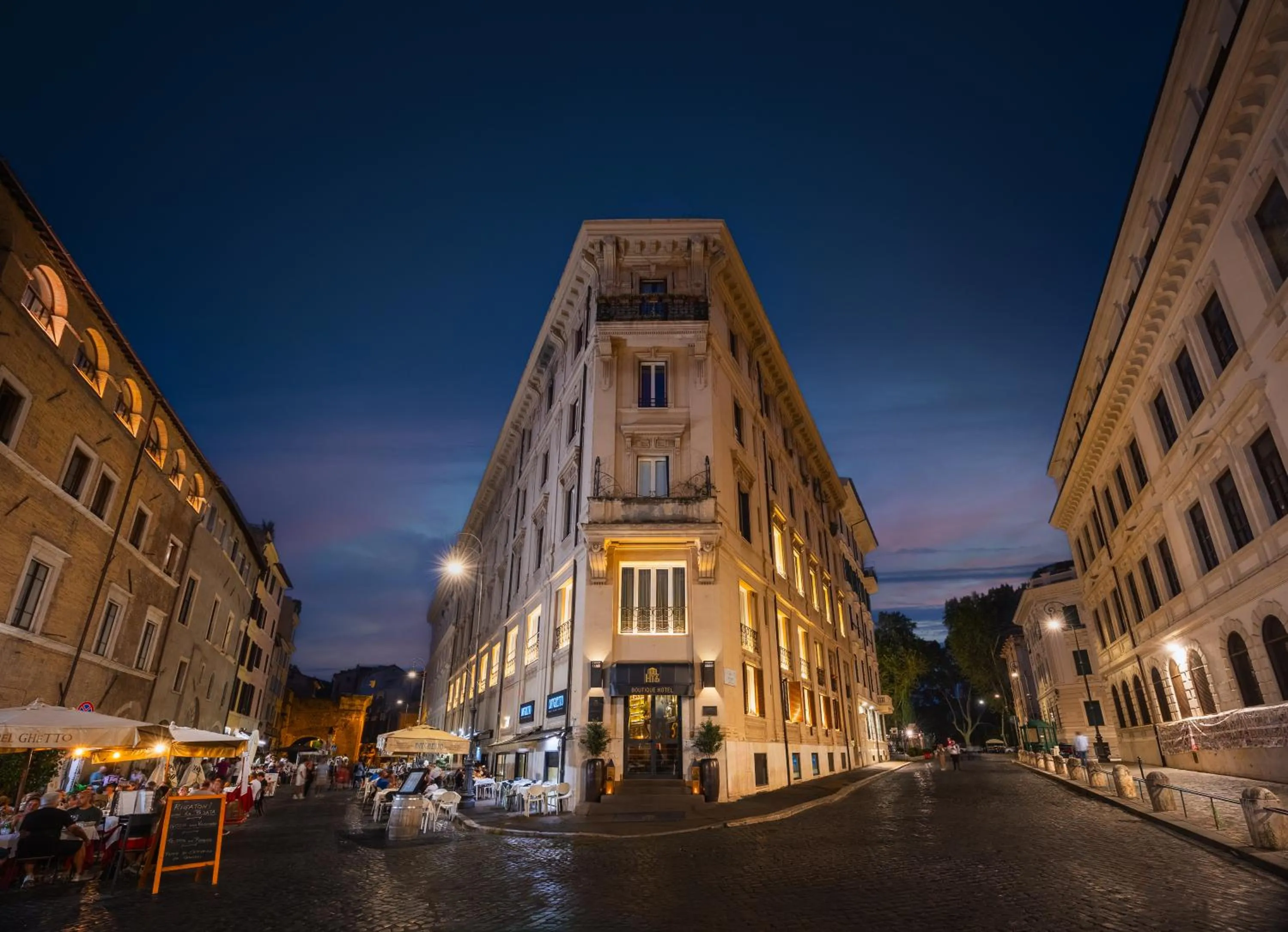 Property building in HT6 Hotel Roma