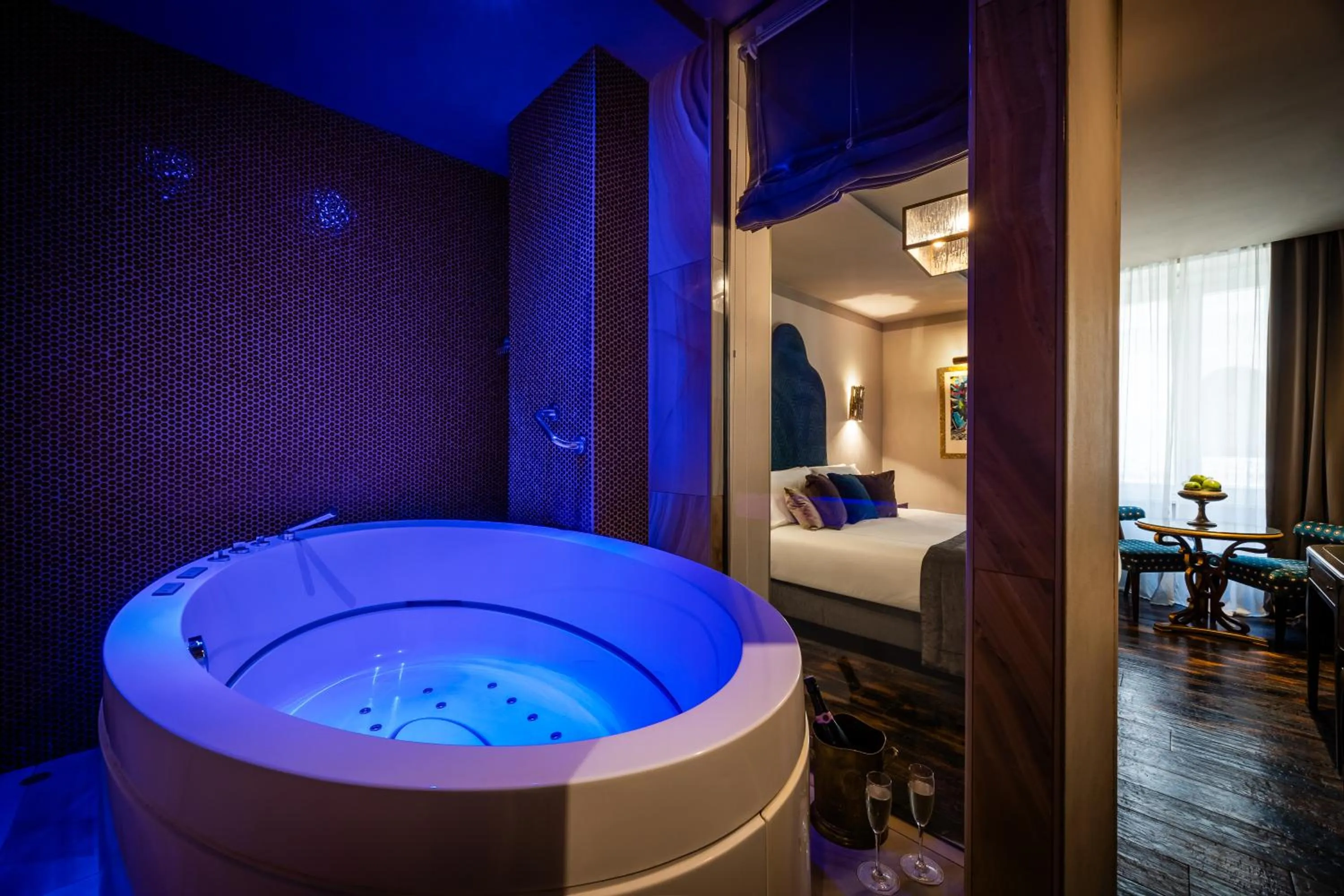 Hot Tub in HT6 Hotel Roma