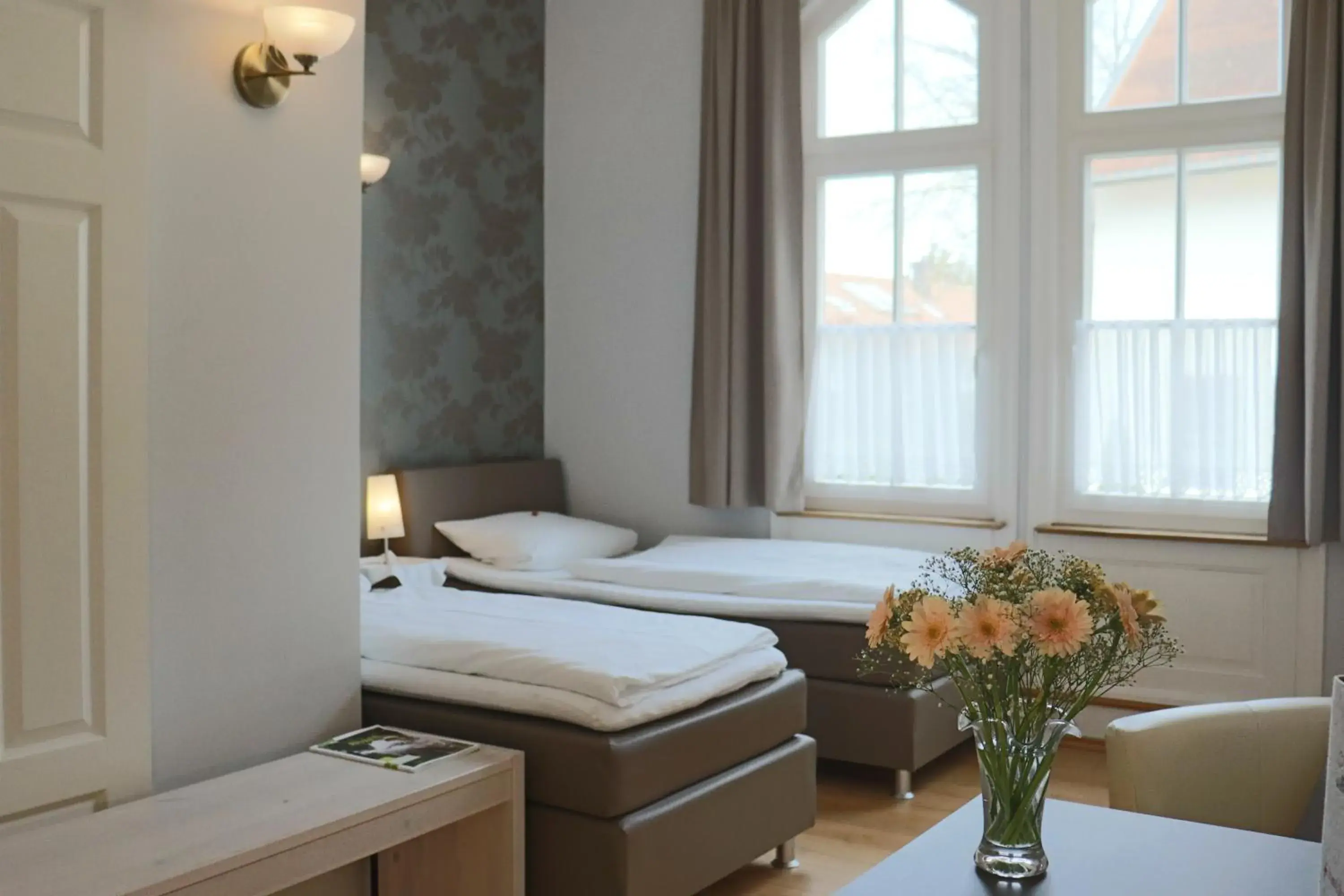 Twin Room with Bathroom in Gästehaus "Unsere Stadtvilla" Hechingen Twin Room with Bathroom in Gästehaus "Unsere Stadtvilla" Hechingen