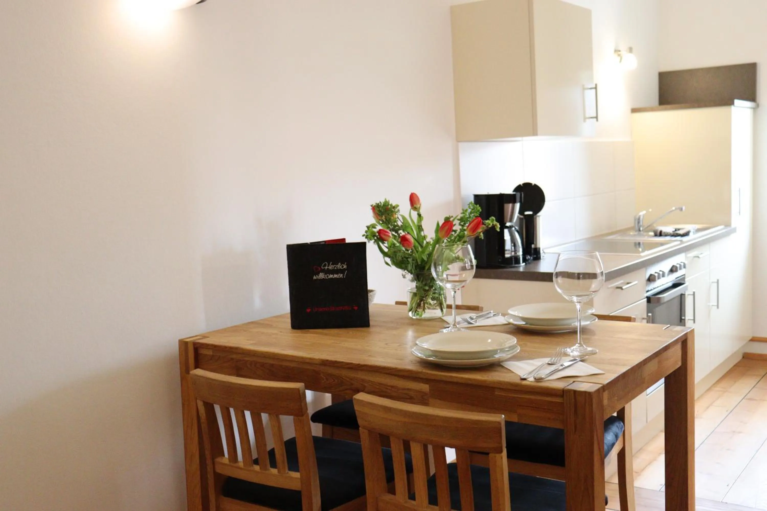 Coffee/tea facilities in Gästehaus "Unsere Stadtvilla" Hechingen