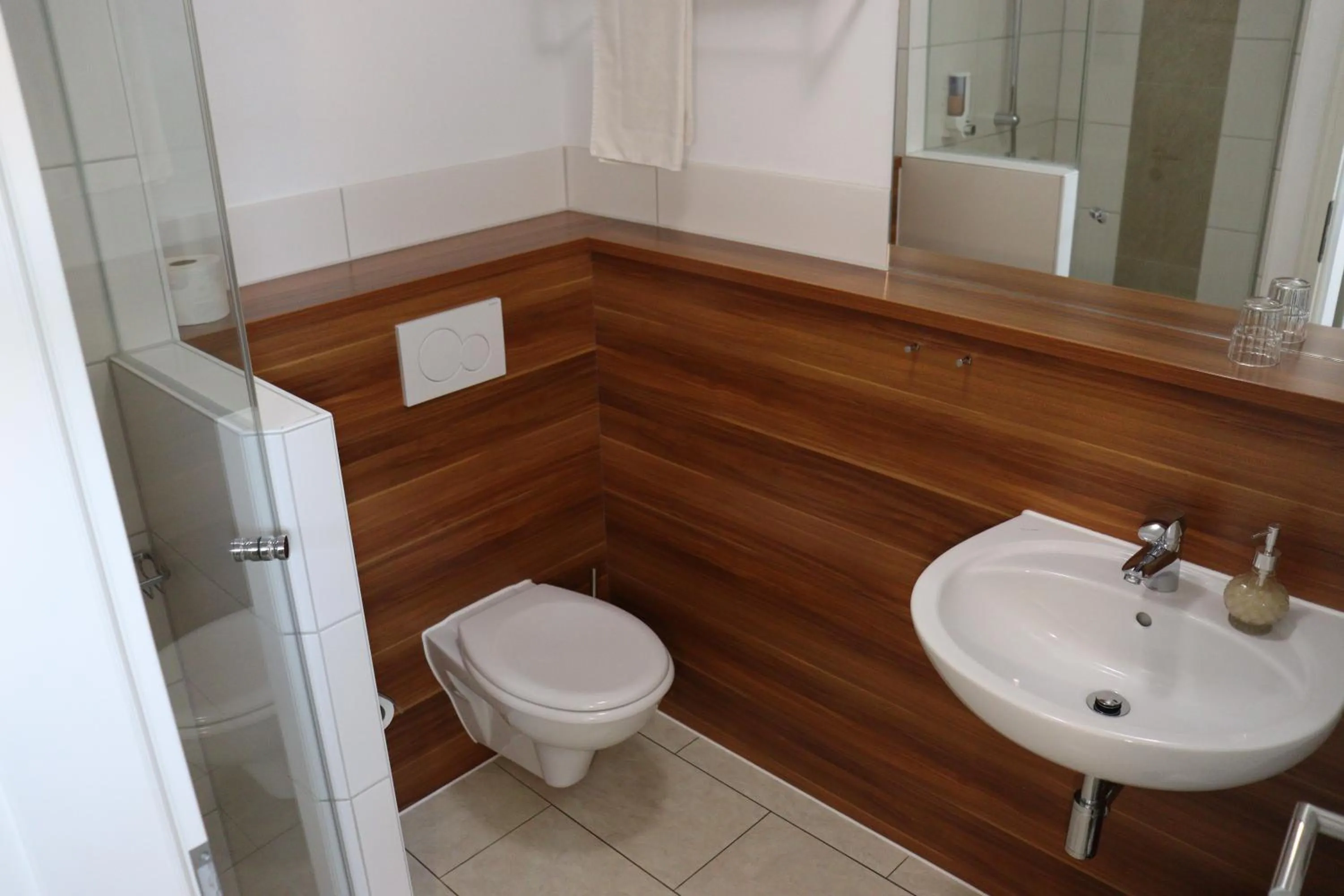 Toilet in Gästehaus "Unsere Stadtvilla" Hechingen