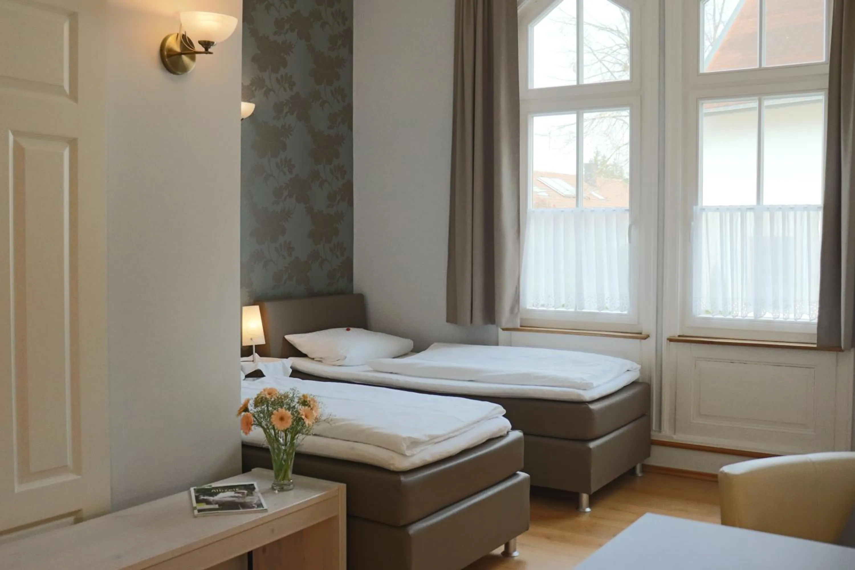 Photo of the whole room, Bed in Gästehaus "Unsere Stadtvilla" Hechingen