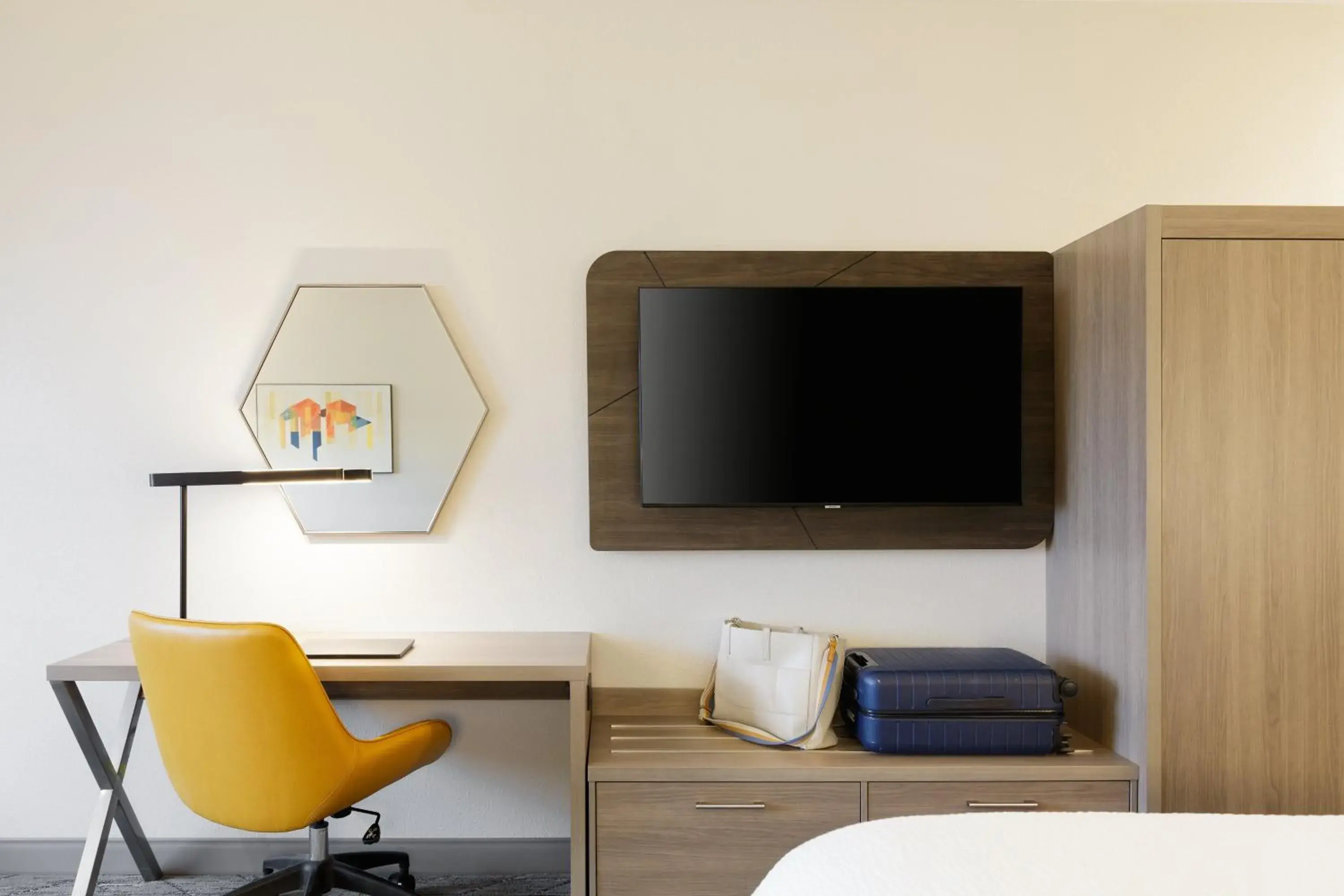 Standard King Room - Communications Accessible in Holiday Inn Express & Suites Cushing by IHG Standard King Room - Communications Accessible in Holiday Inn Express & Suites Cushing by IHG