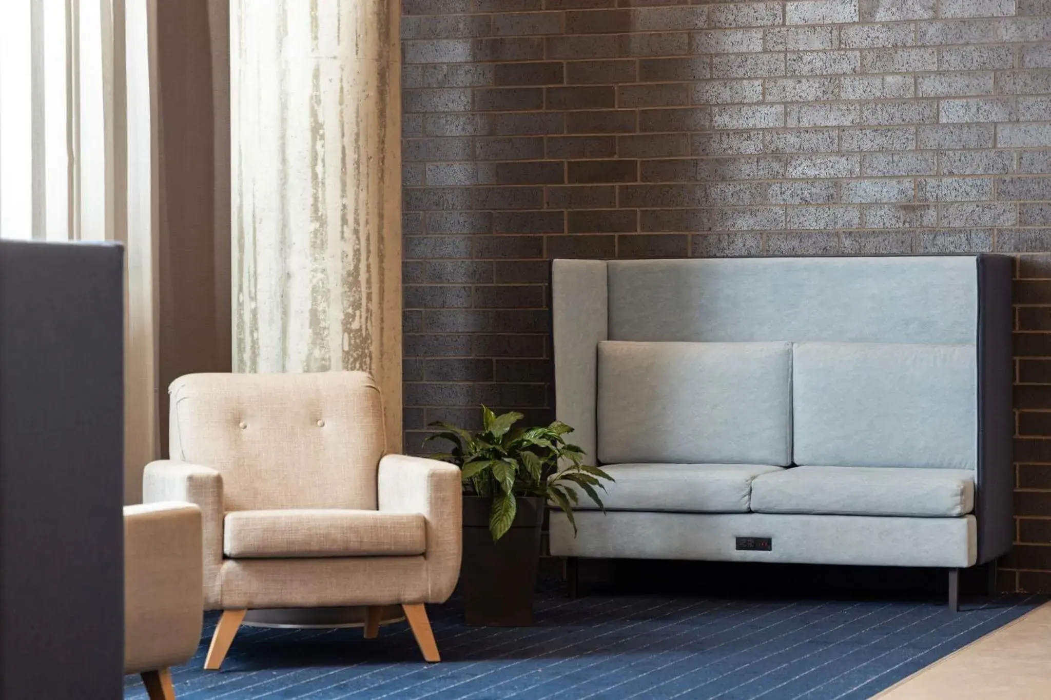 Property building in Holiday Inn Express Montreal Airport - St-Laurent by IHG Property building in Holiday Inn Express Montreal Airport - St-Laurent by IHG