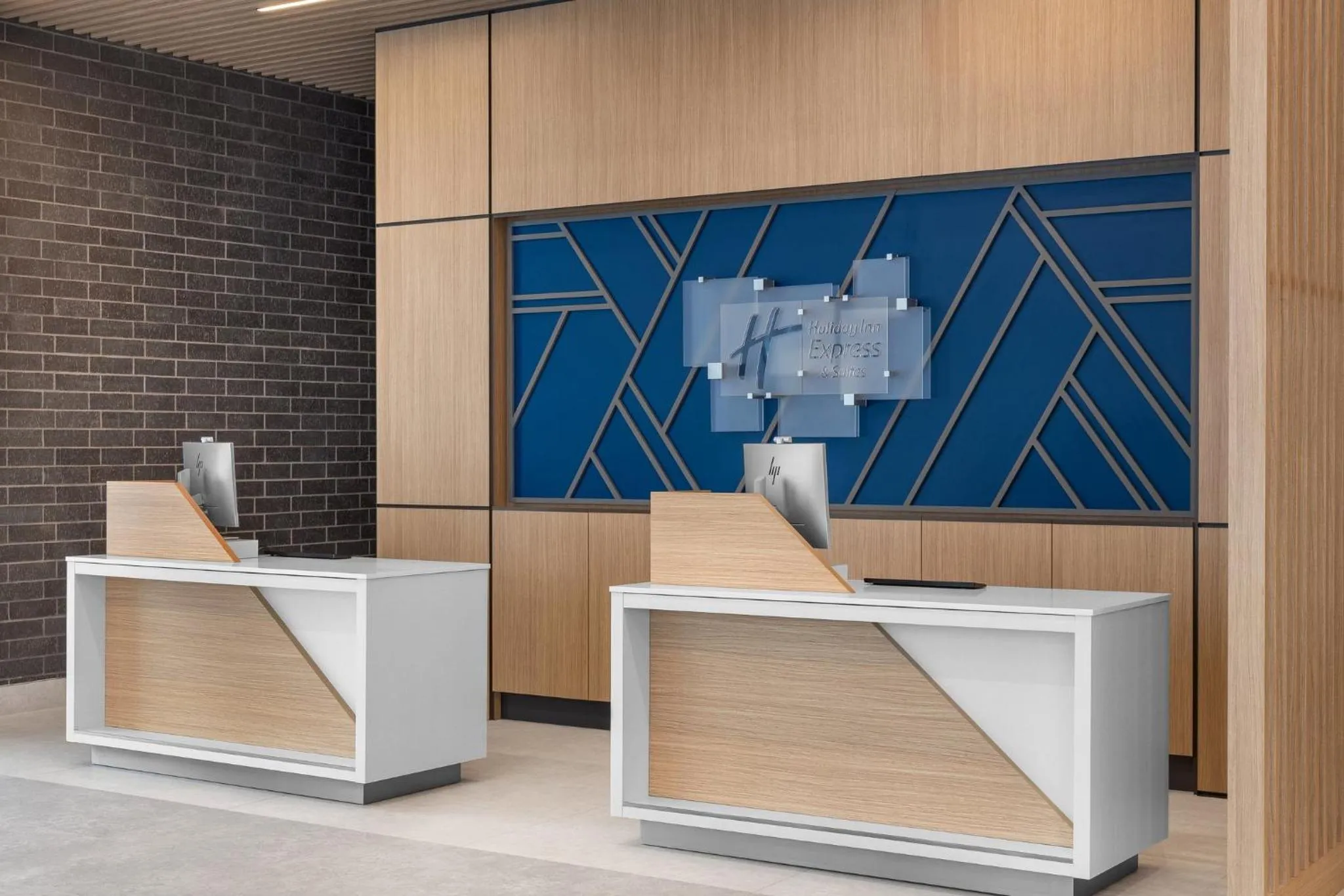 Property building in Holiday Inn Express Montreal Airport - St-Laurent by IHG