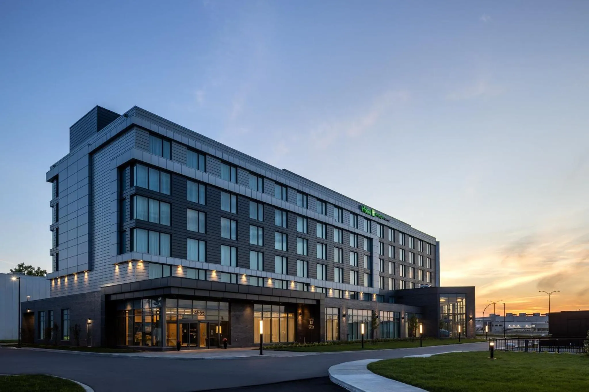 Property building in Holiday Inn Express Montreal Airport - St-Laurent by IHG