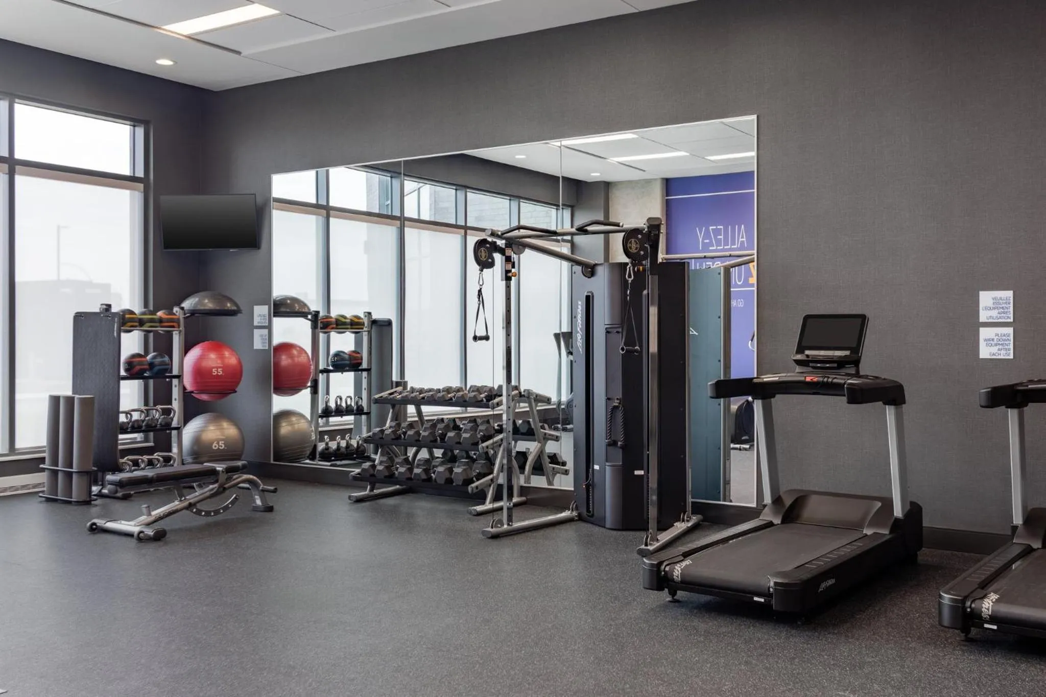 Spa and wellness centre/facilities in Holiday Inn Express Montreal Airport - St-Laurent by IHG