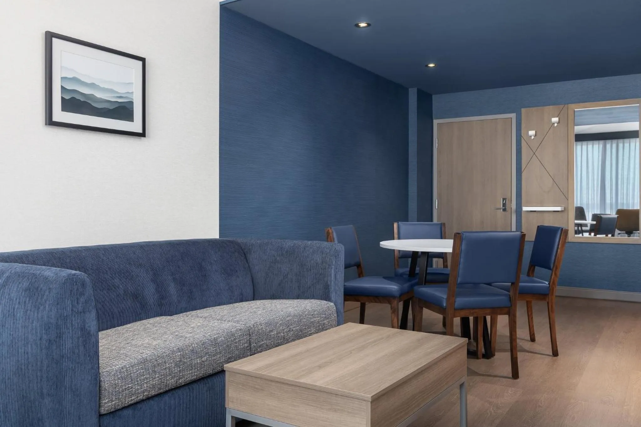 Photo of the whole room in Holiday Inn Express Montreal Airport - St-Laurent by IHG