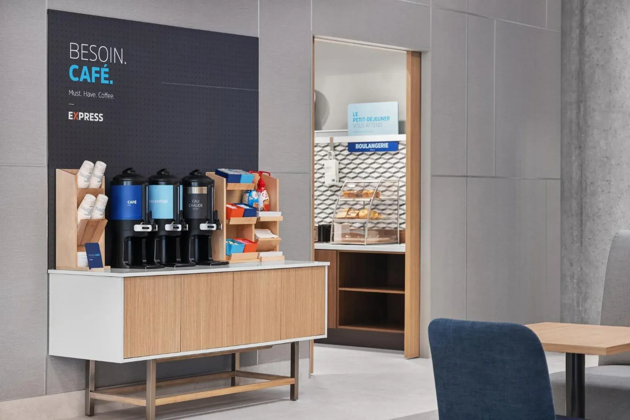 Photo of the whole room in Holiday Inn Express Montreal Airport - St-Laurent by IHG Photo of the whole room in Holiday Inn Express Montreal Airport - St-Laurent by IHG