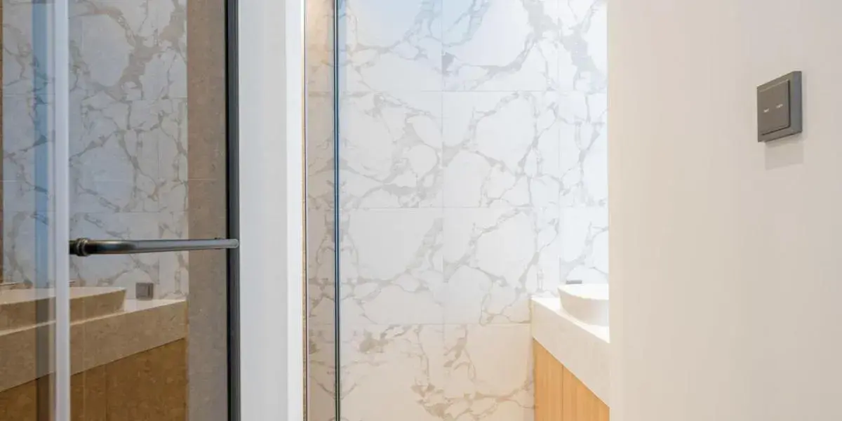 Shower in The hound hotel bandalseom2 Shower in The hound hotel bandalseom2