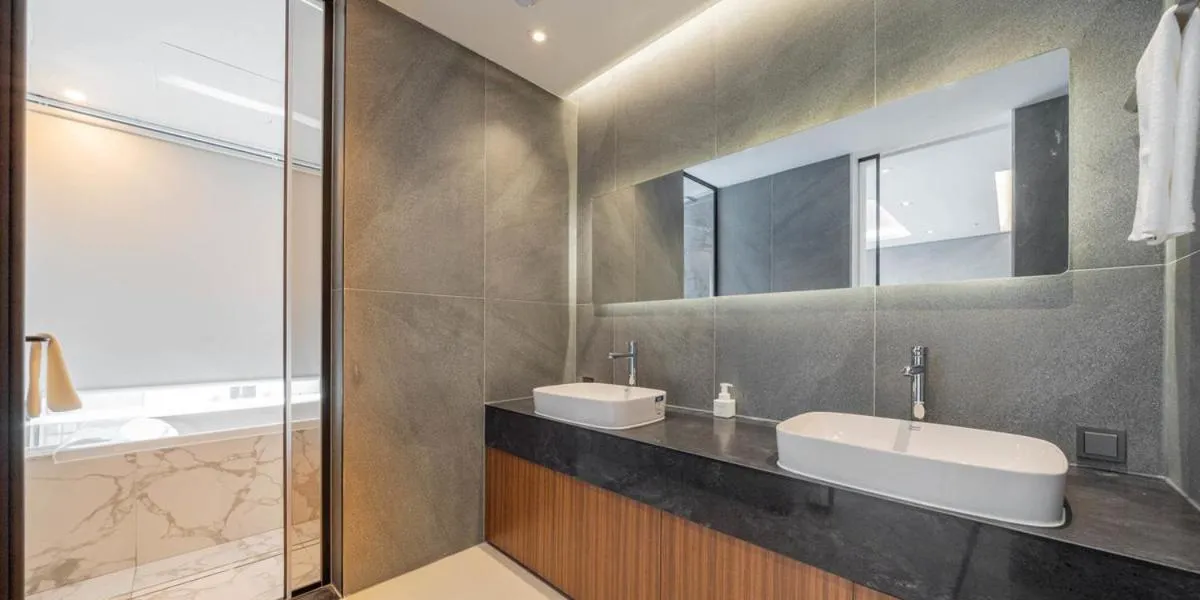 Shower in The hound hotel bandalseom2