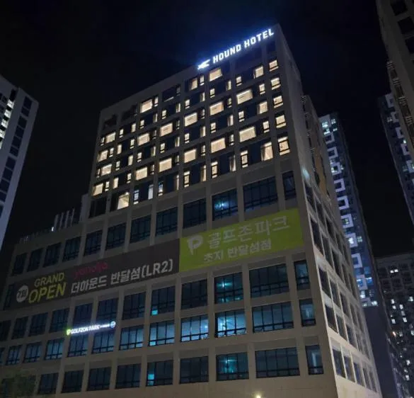 The hound hotel bandalseom2