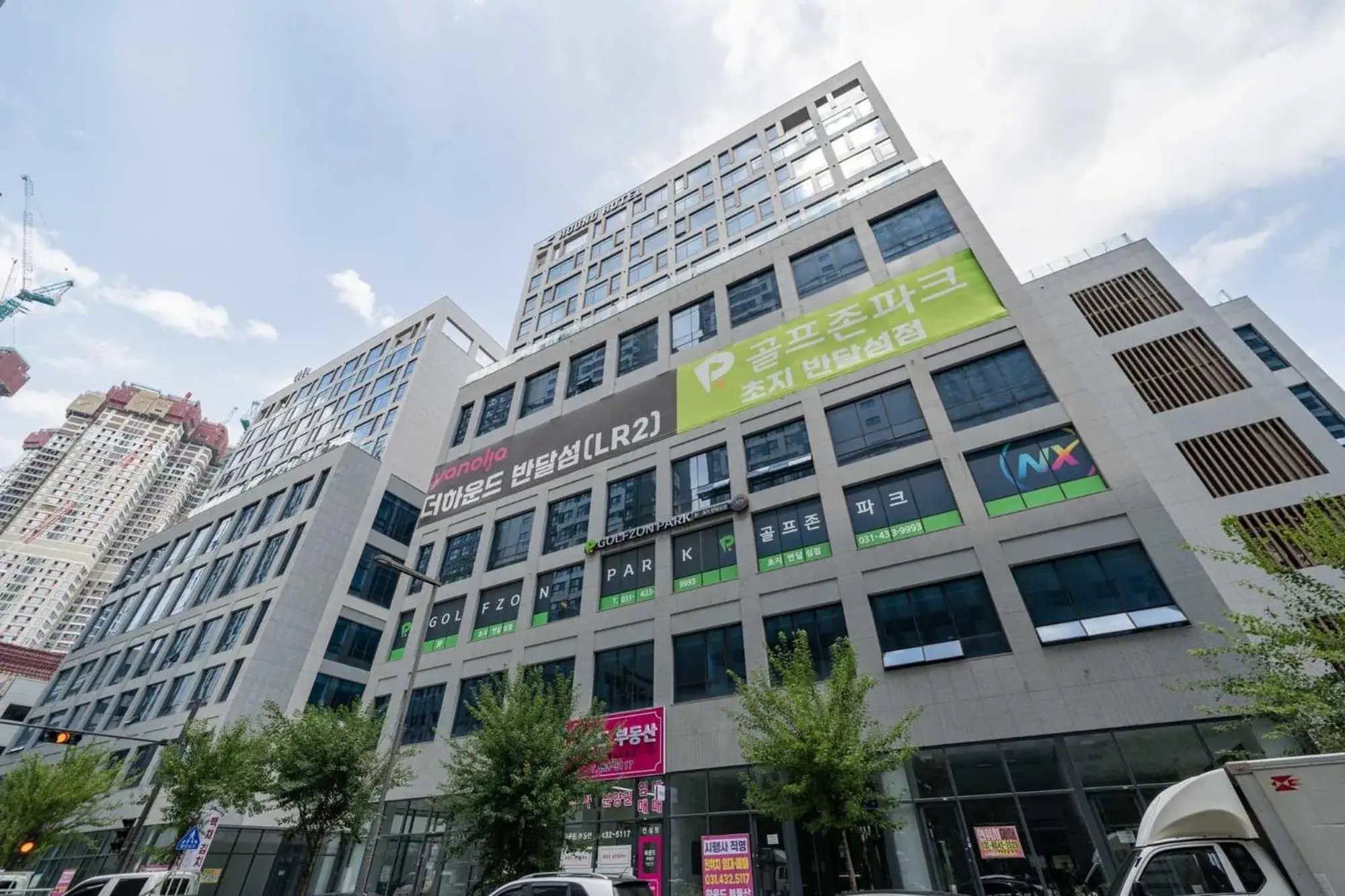 Property building in The hound hotel bandalseom2 Property building in The hound hotel bandalseom2