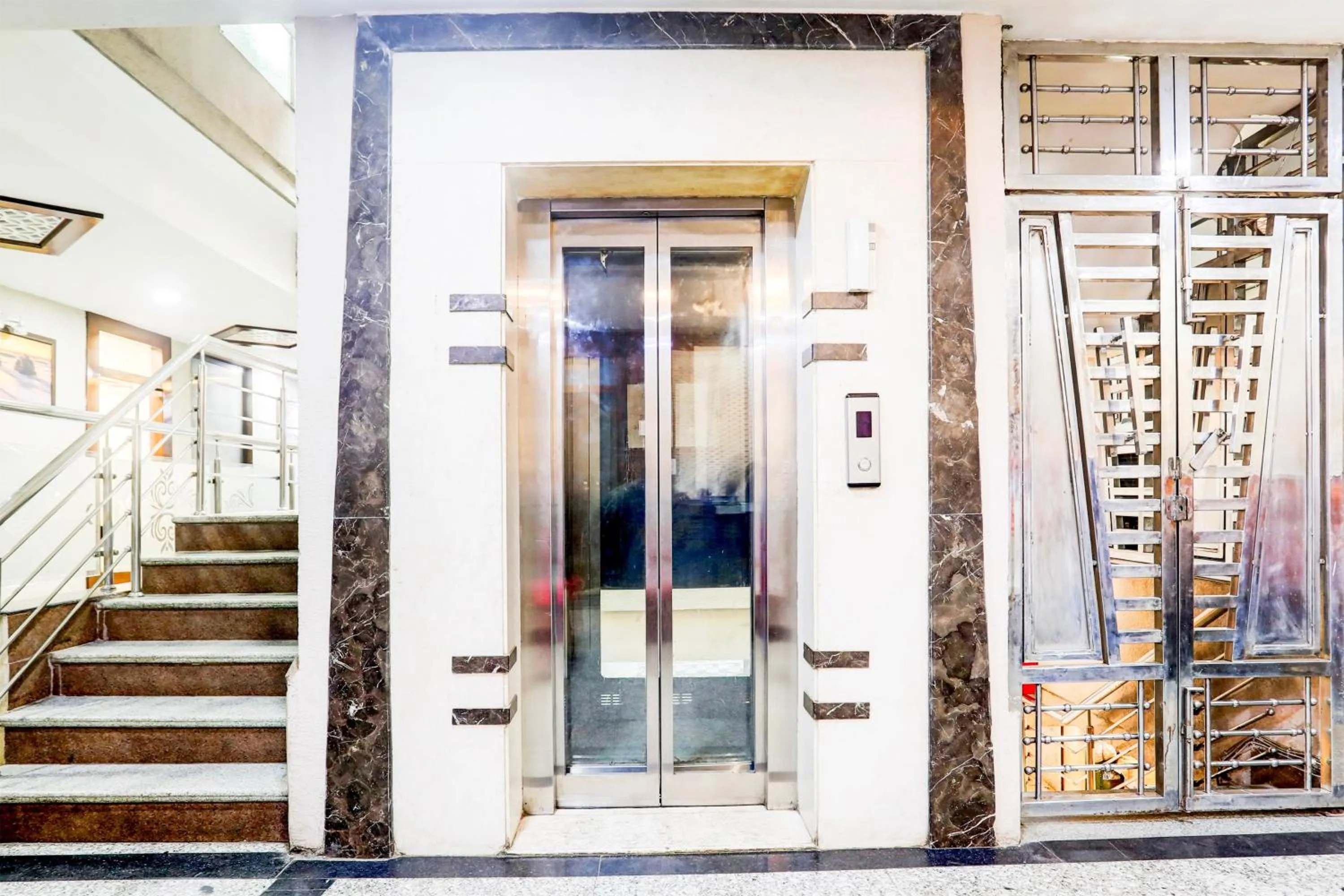 Lobby or reception in Super Collection O Kampoo Tiraha Road Formerly Siddhi Vinayak