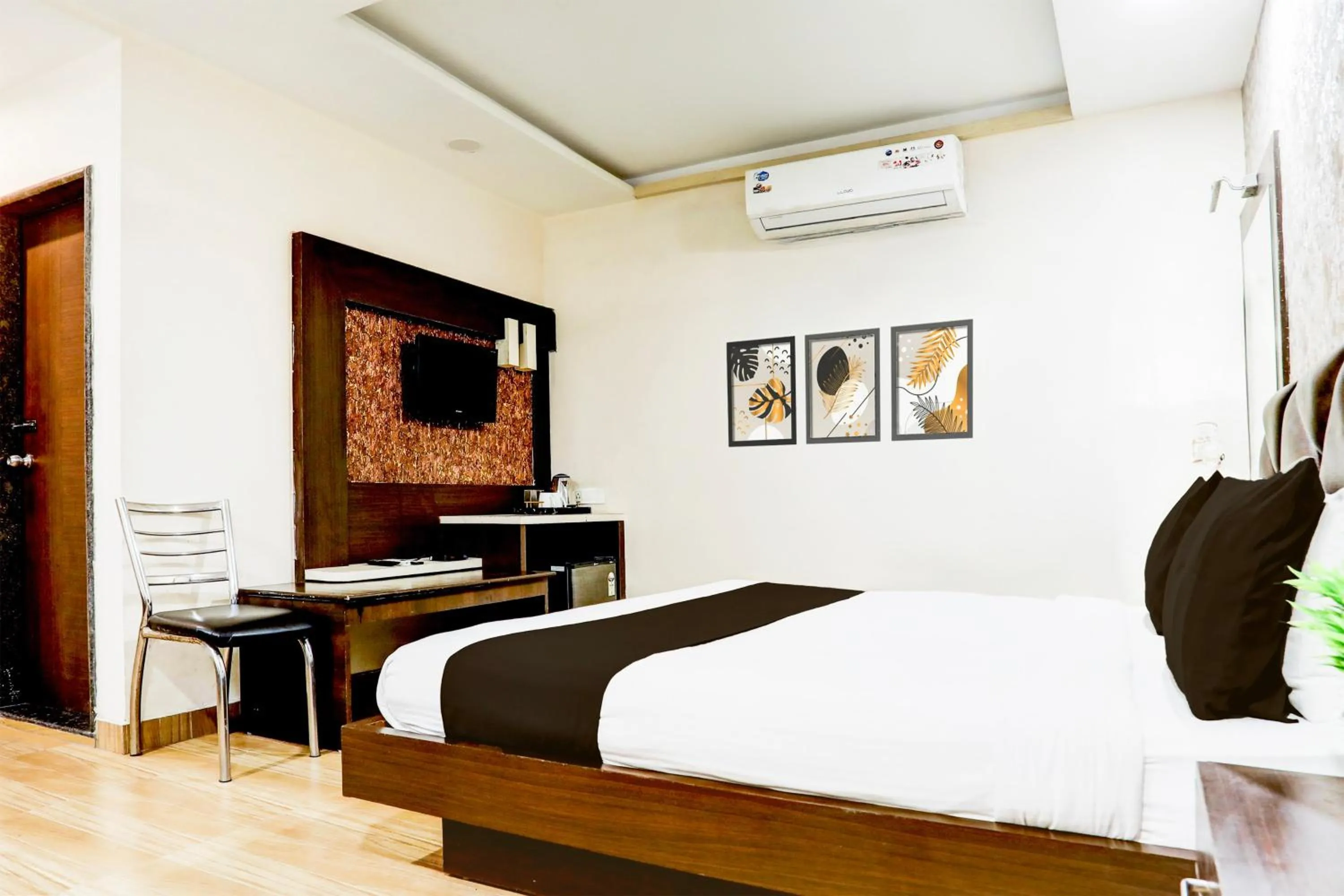 Bedroom, Bed in Super Collection O Kampoo Tiraha Road Formerly Siddhi Vinayak