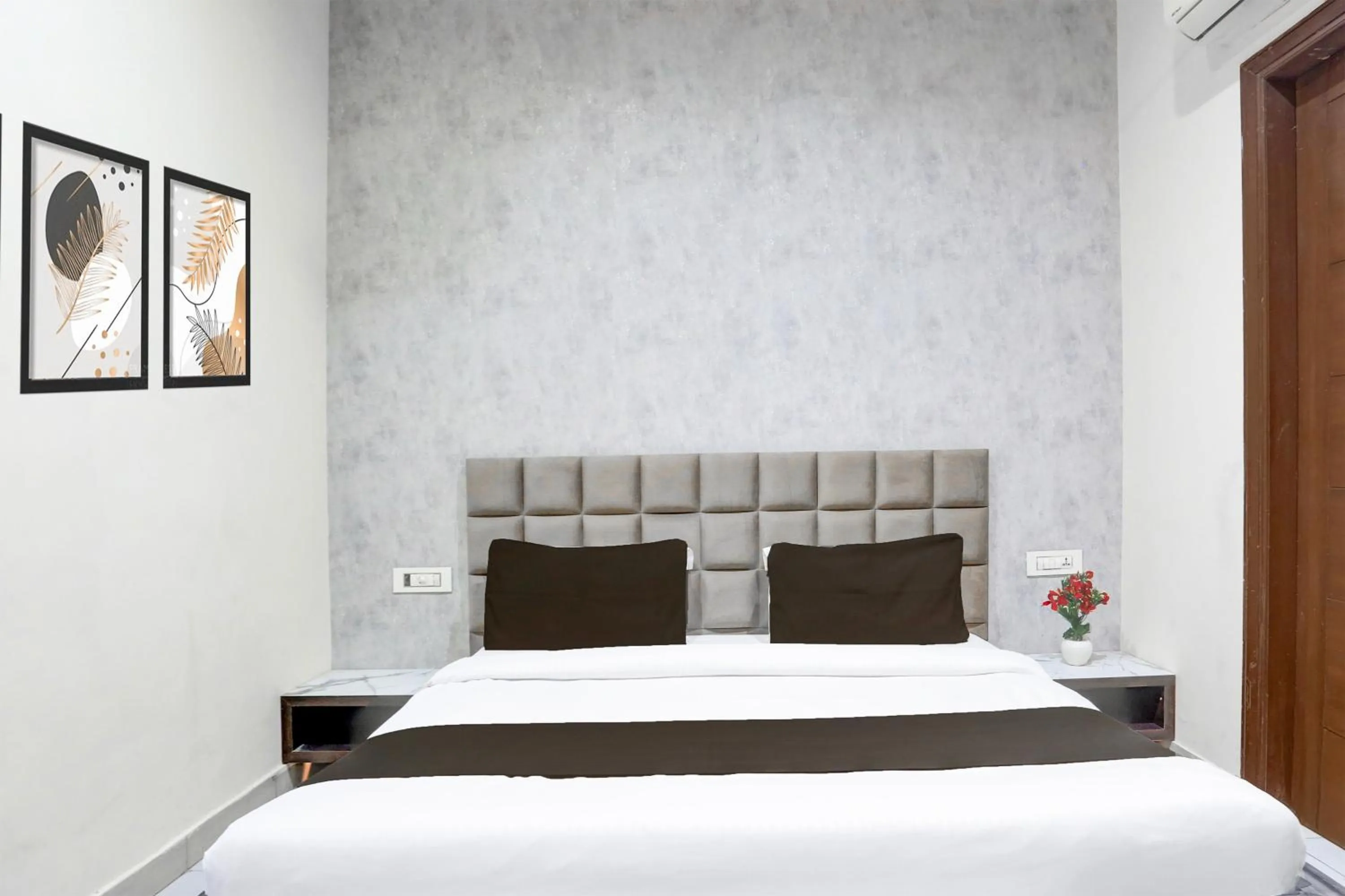 Bedroom, Bed in Super Collection O Railway Station Road Near Clock Tower