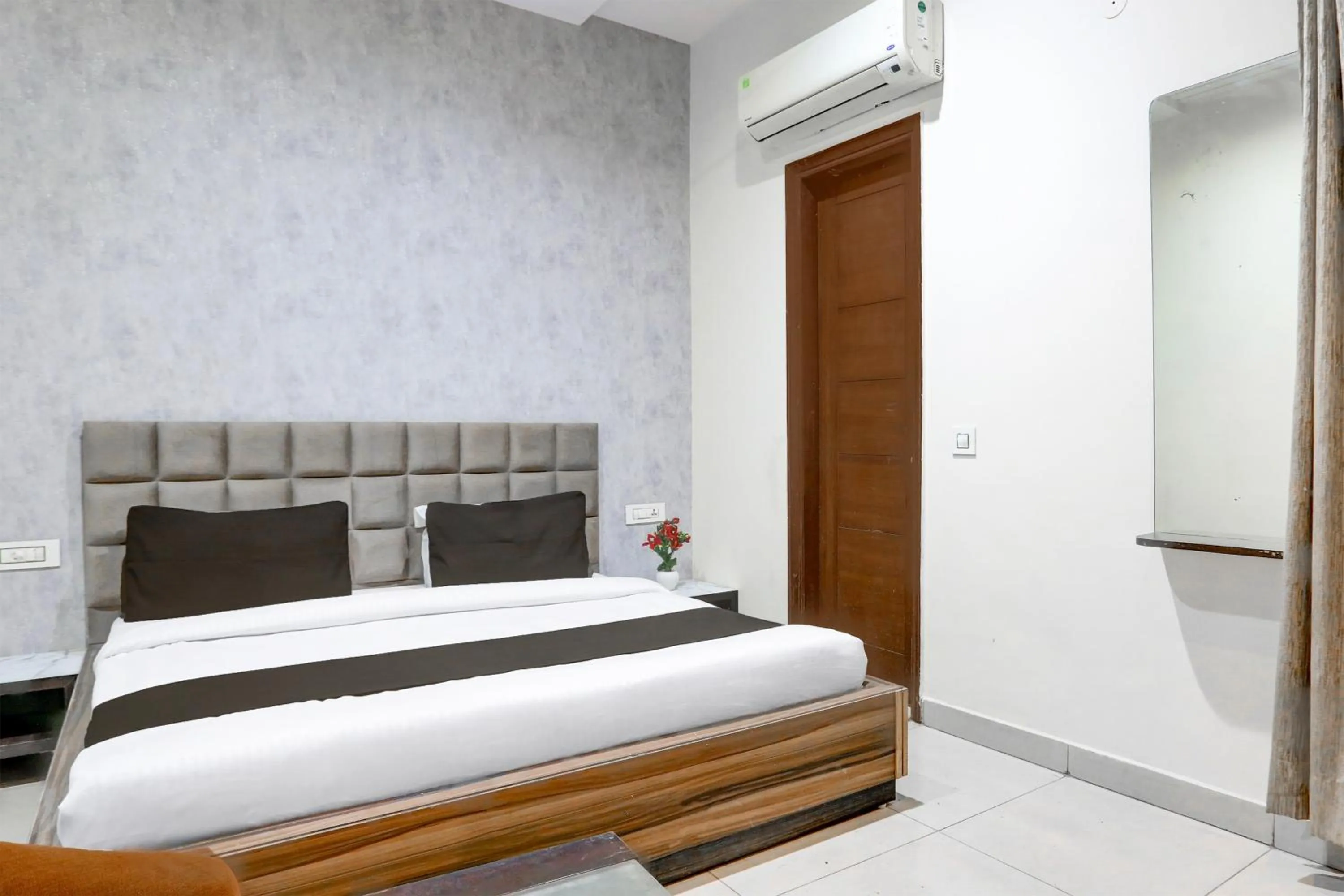 Bedroom, Bed in Super Collection O Railway Station Road Near Clock Tower