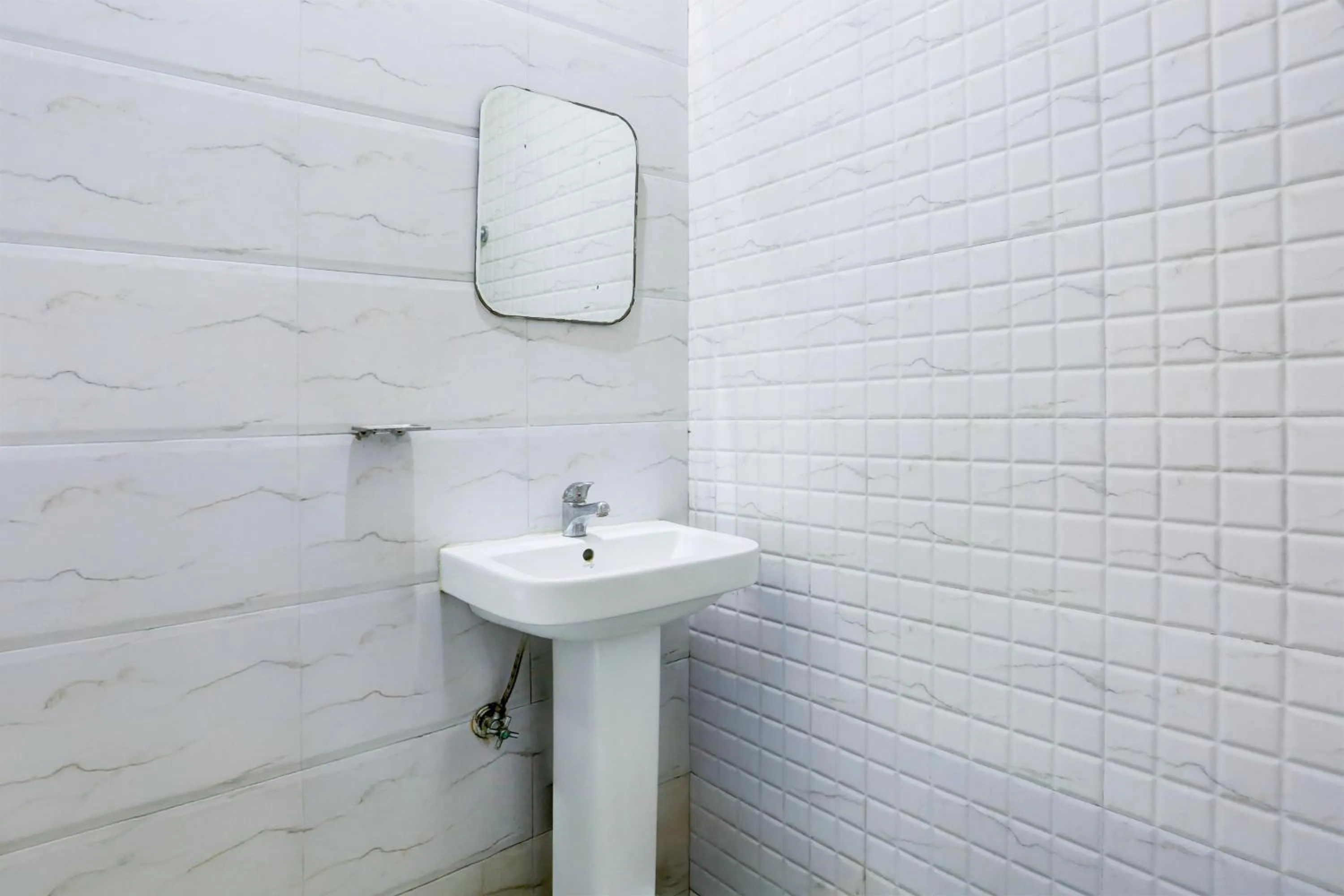 Bathroom in Super Collection O Railway Station Road Near Clock Tower