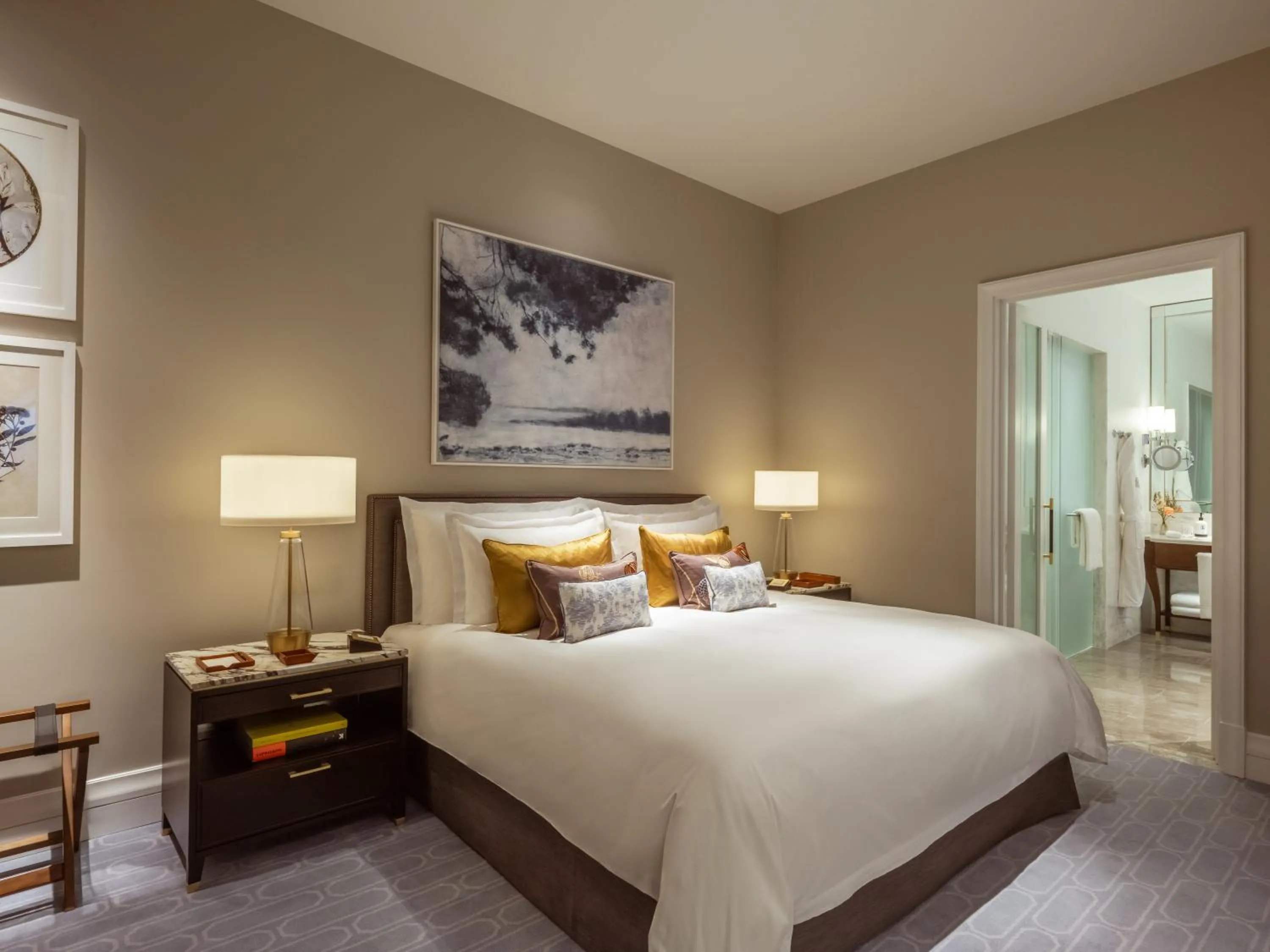 Deluxe Room in Corinthia Grand Hotel Astoria Brussels