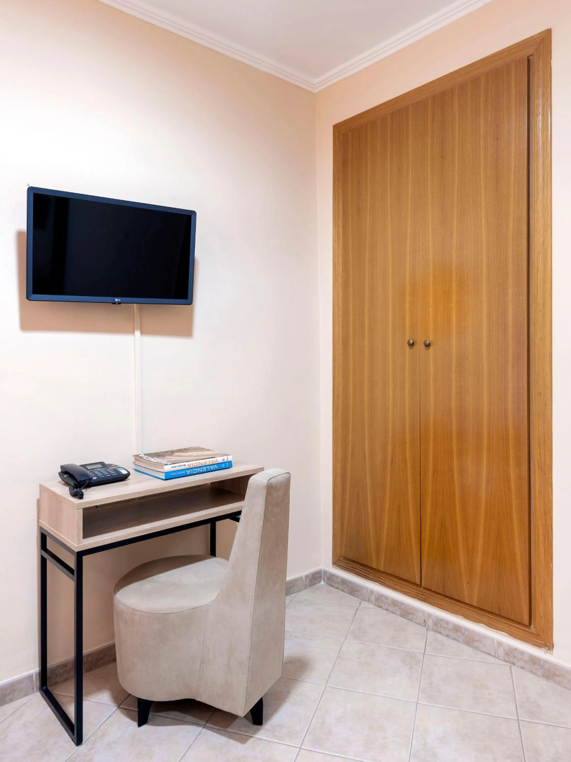 TV and multimedia in Hostal Antigua Morellana