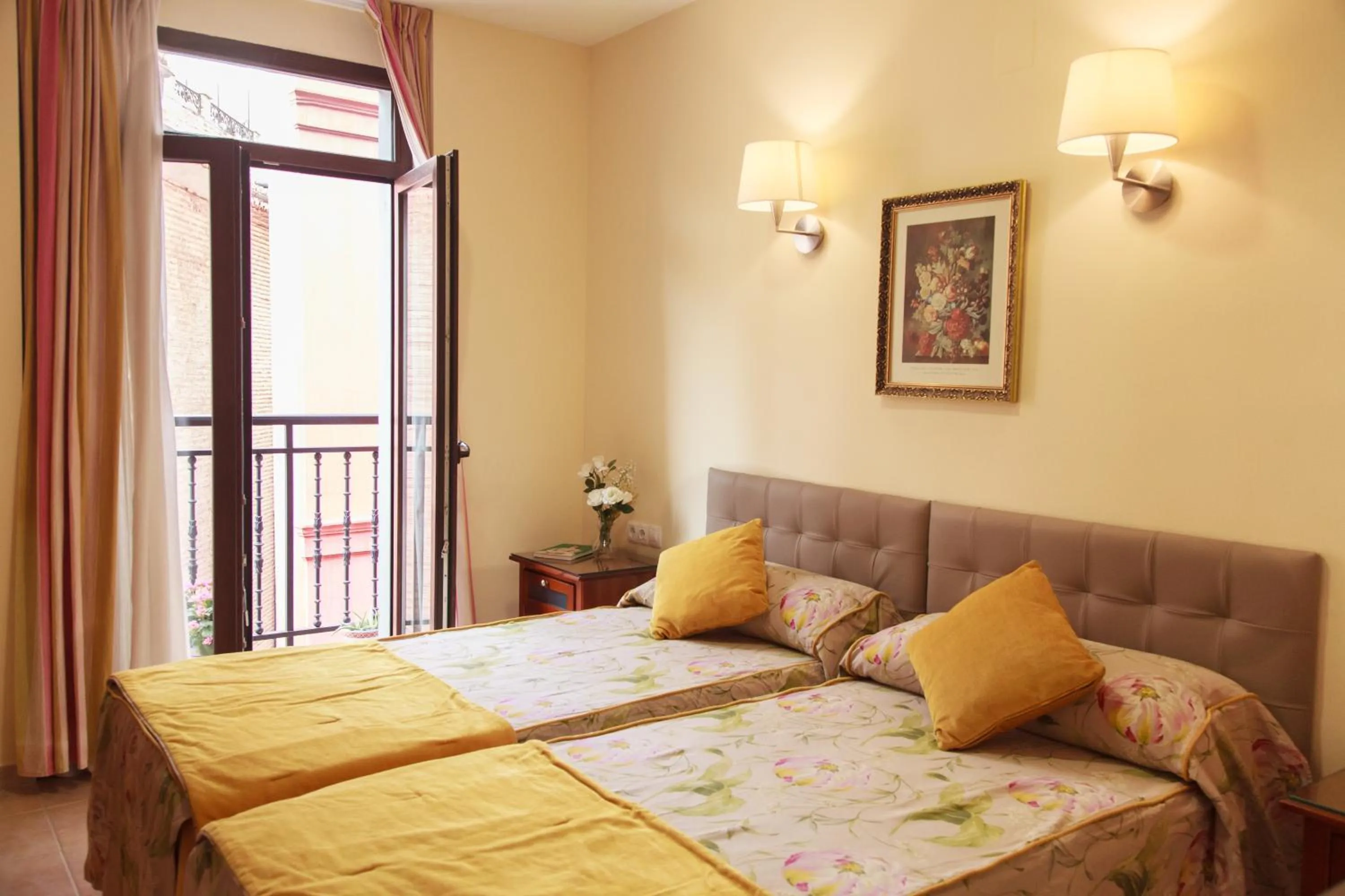 Photo of the whole room, Bed in Hostal Antigua Morellana