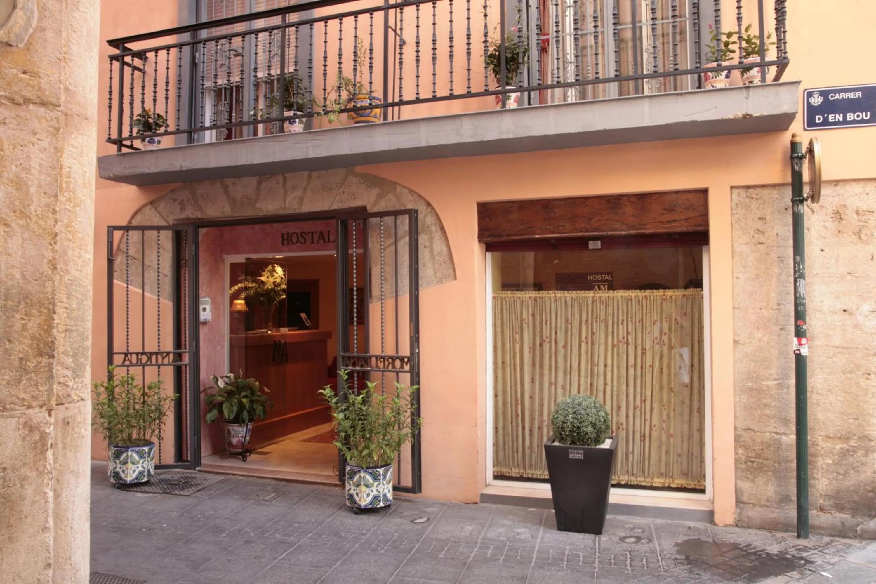 Facade/entrance in Hostal Antigua Morellana
