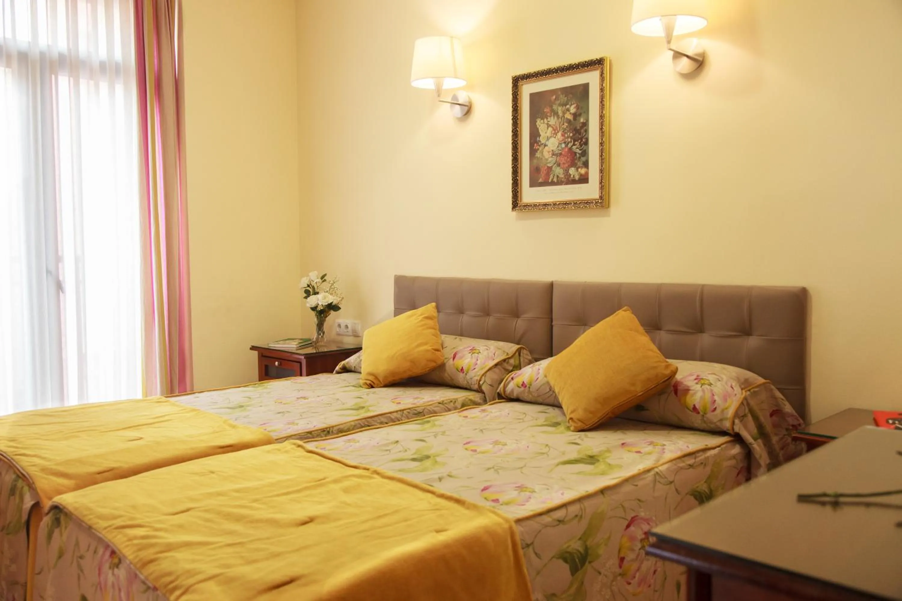 Photo of the whole room, Bed in Hostal Antigua Morellana