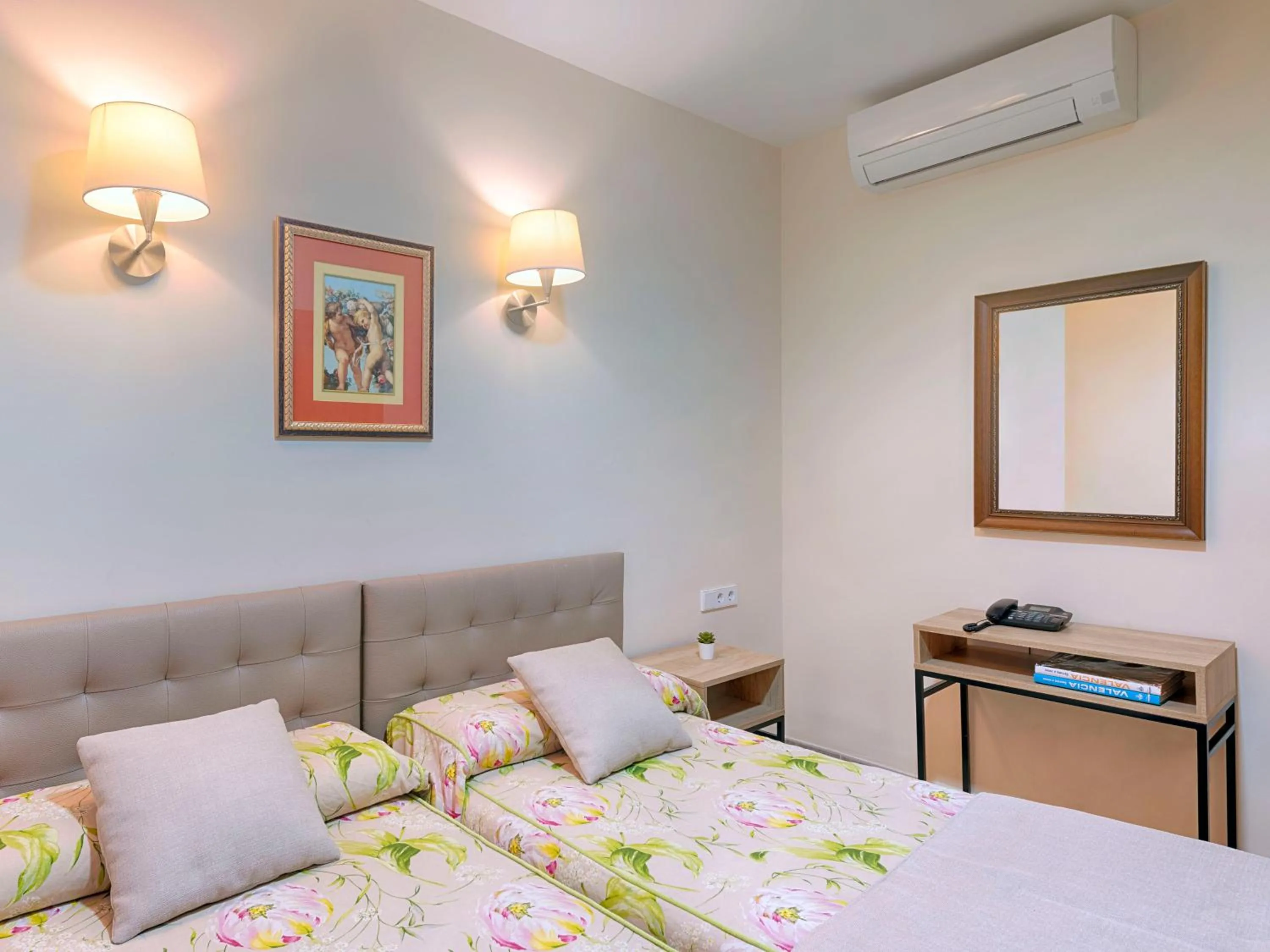 Photo of the whole room, Bed in Hostal Antigua Morellana