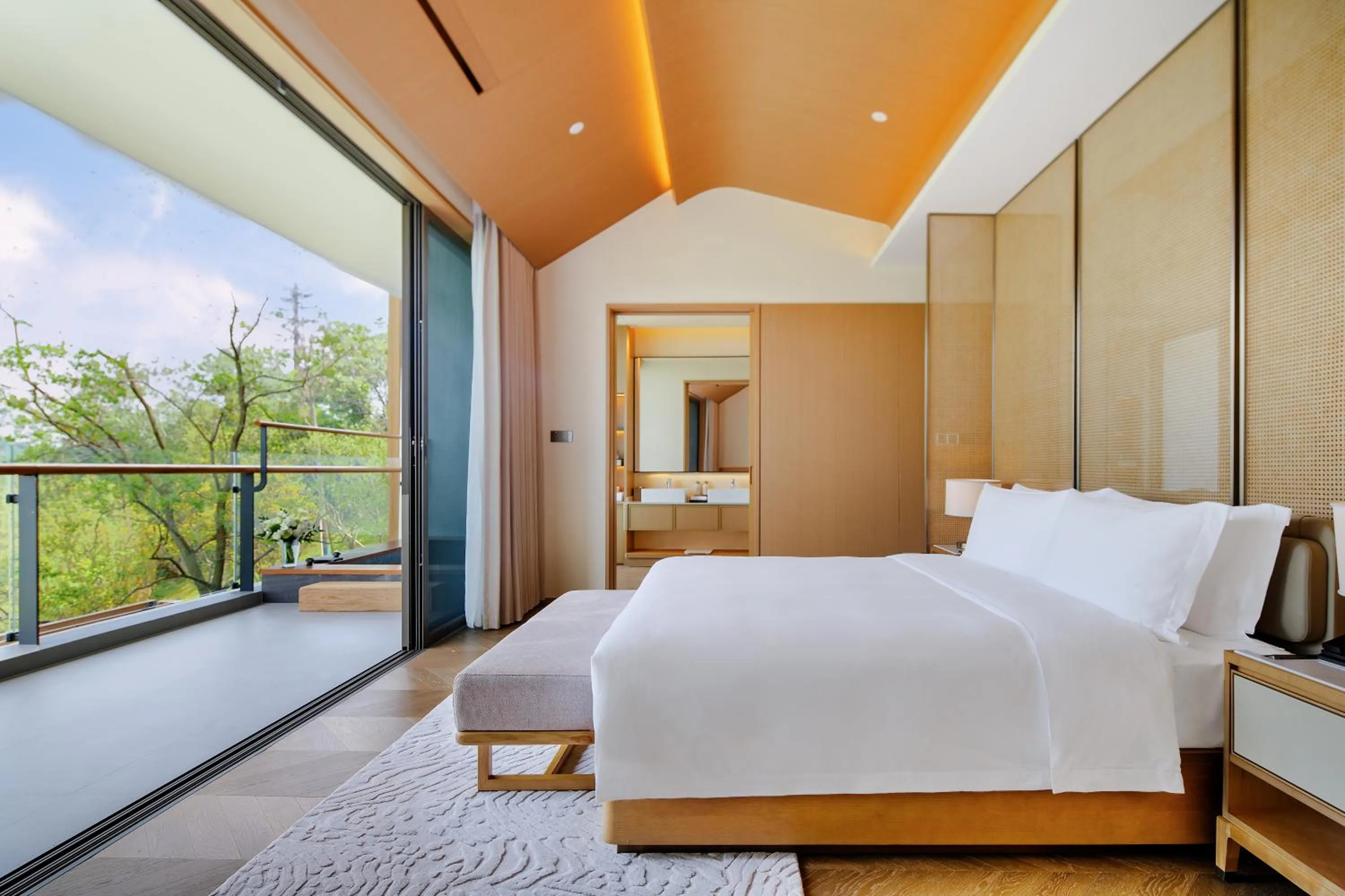Bedroom, Bed in Chengdu Expo Waterfall Hotel - MGallery Collection