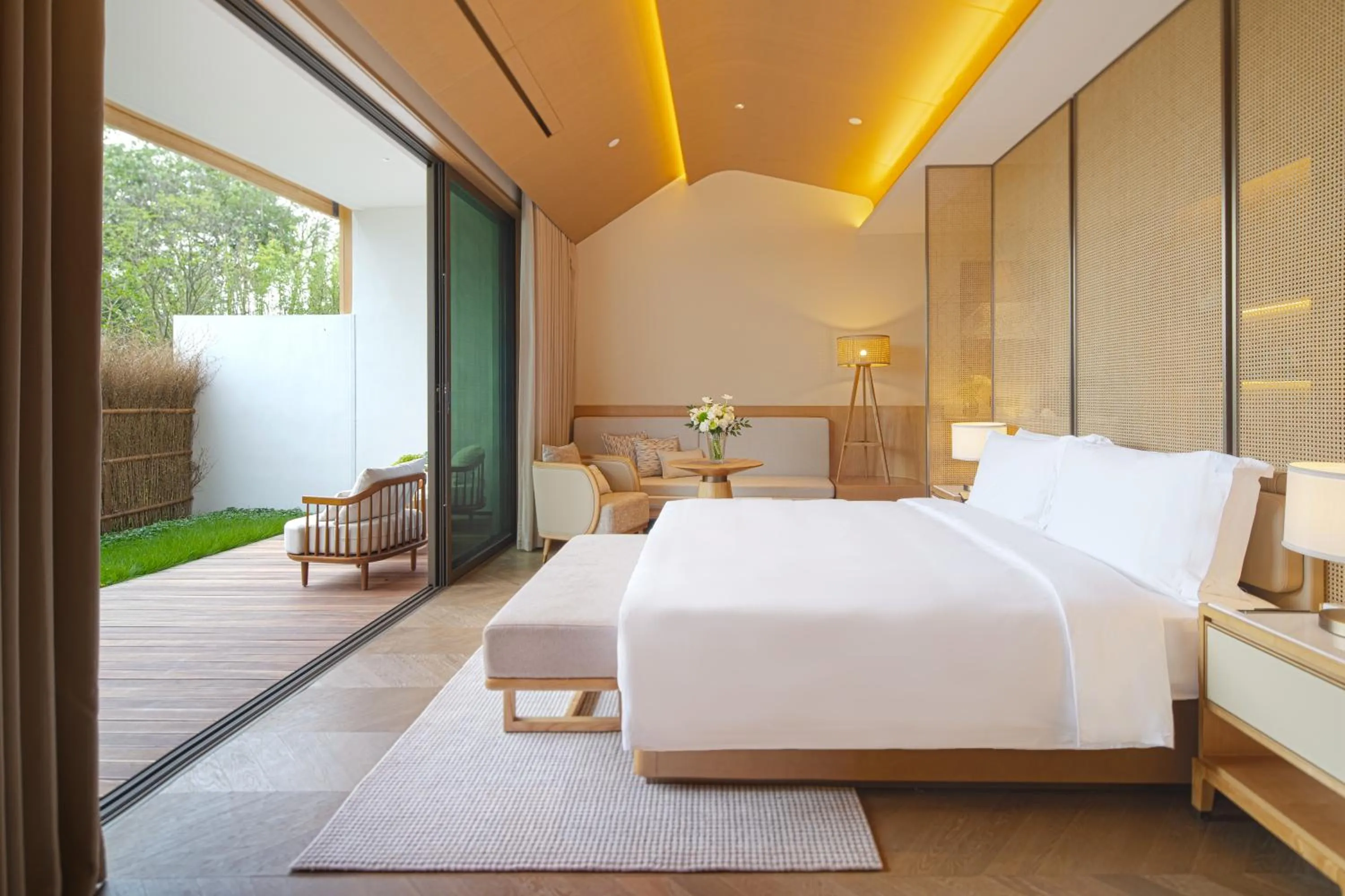 Bedroom, Bed in Chengdu Expo Waterfall Hotel - MGallery Collection